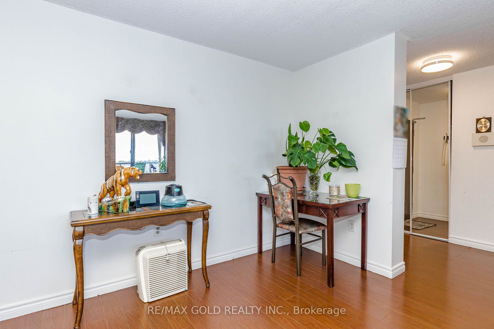 17 Knightsbridge Road 905 Property Photo 8