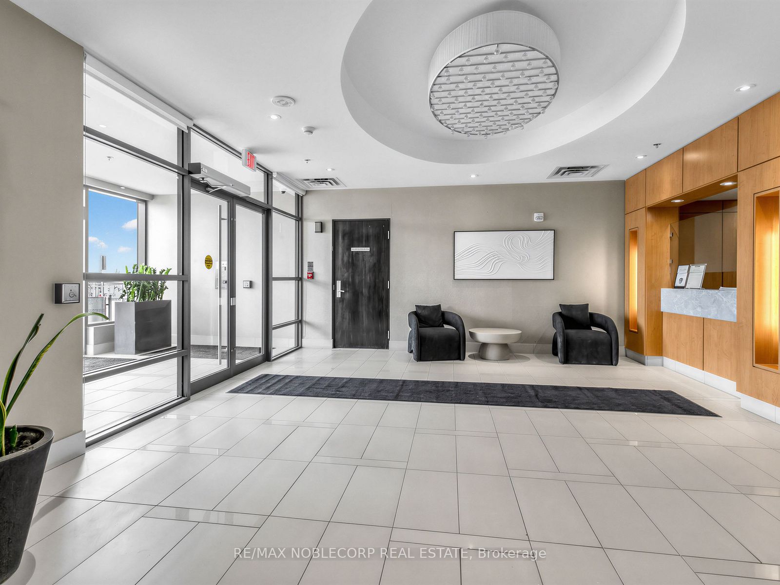 840 Queens Plate Drive 1705 Property Photo 3