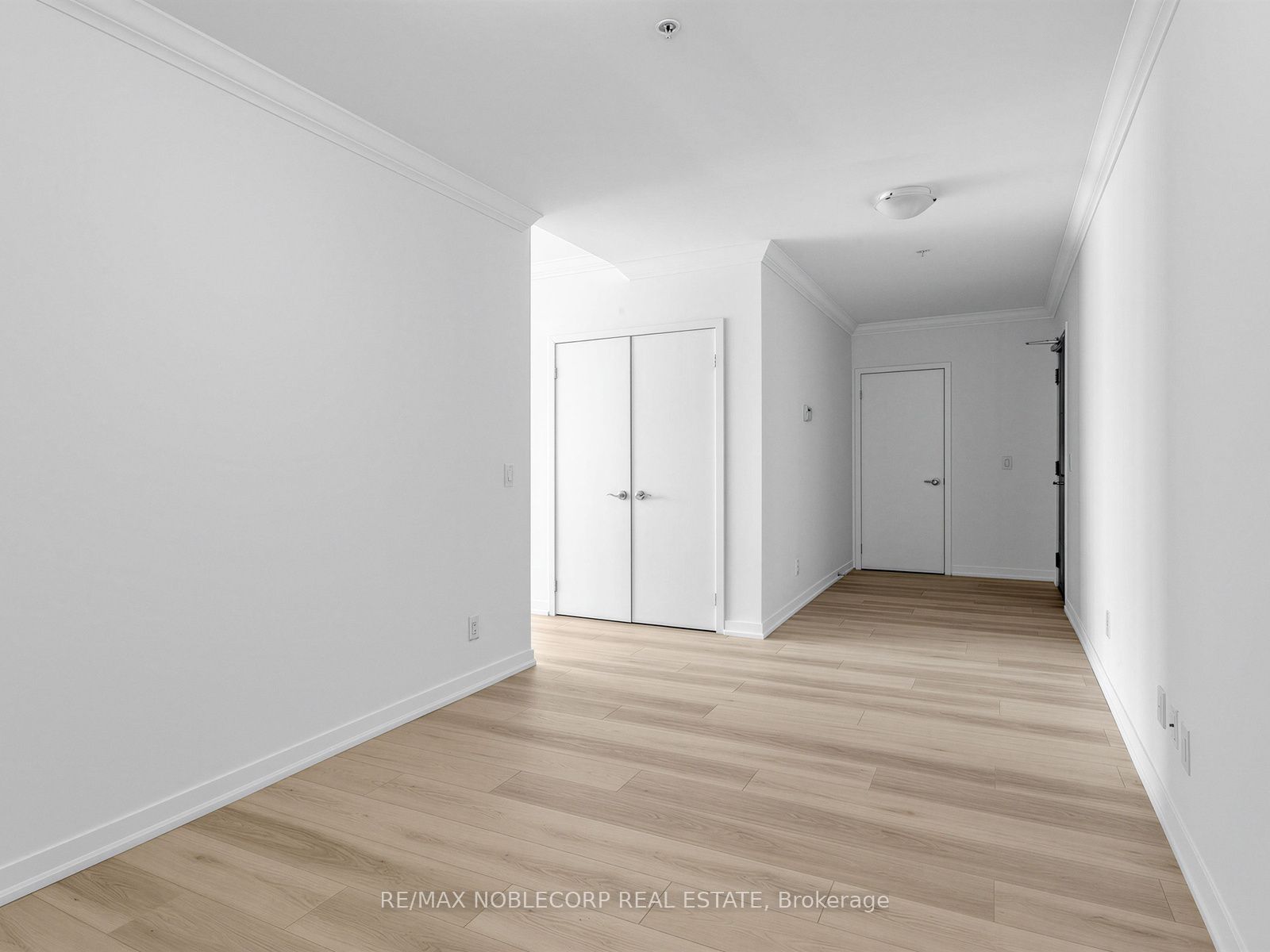 840 Queens Plate Drive 1705 Property Photo 7