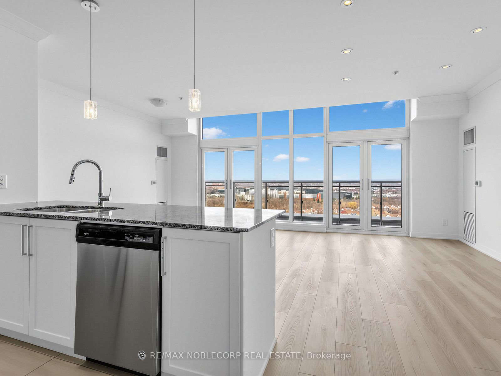 840 Queens Plate Drive 1705 Property Photo 10