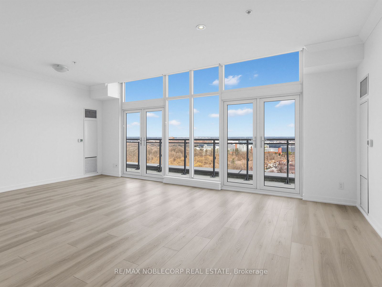 840 Queens Plate Drive 1705 Property Photo 11
