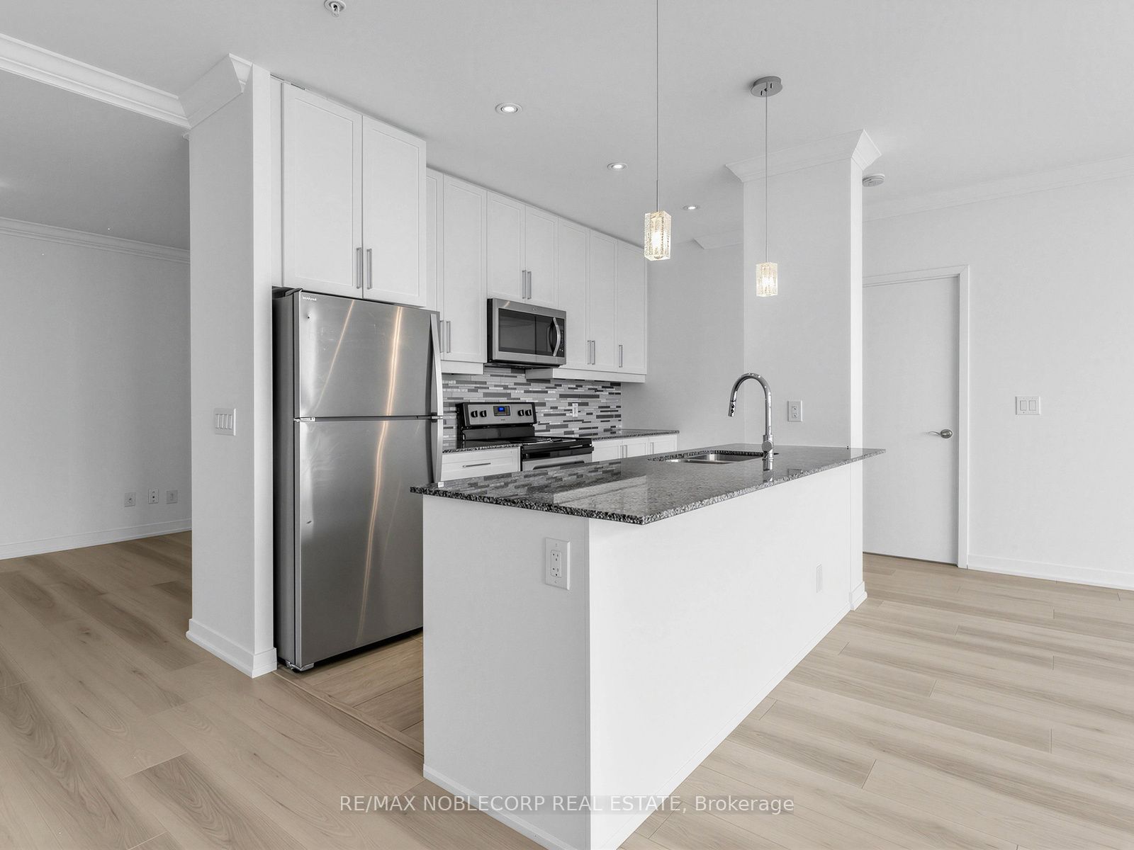 840 Queens Plate Drive 1705 Property Photo 18