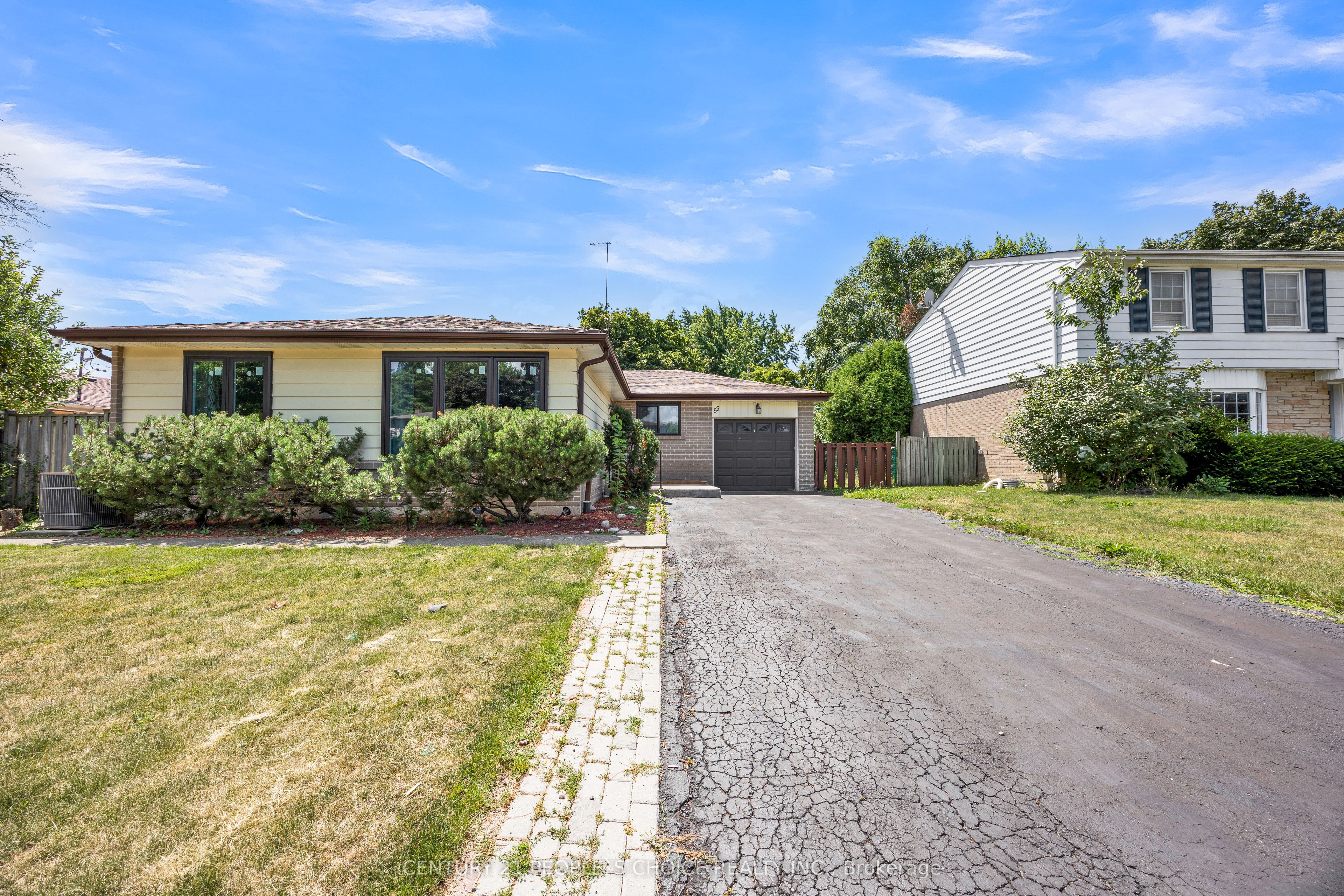 53 Brookland Drive W Property Photo 2