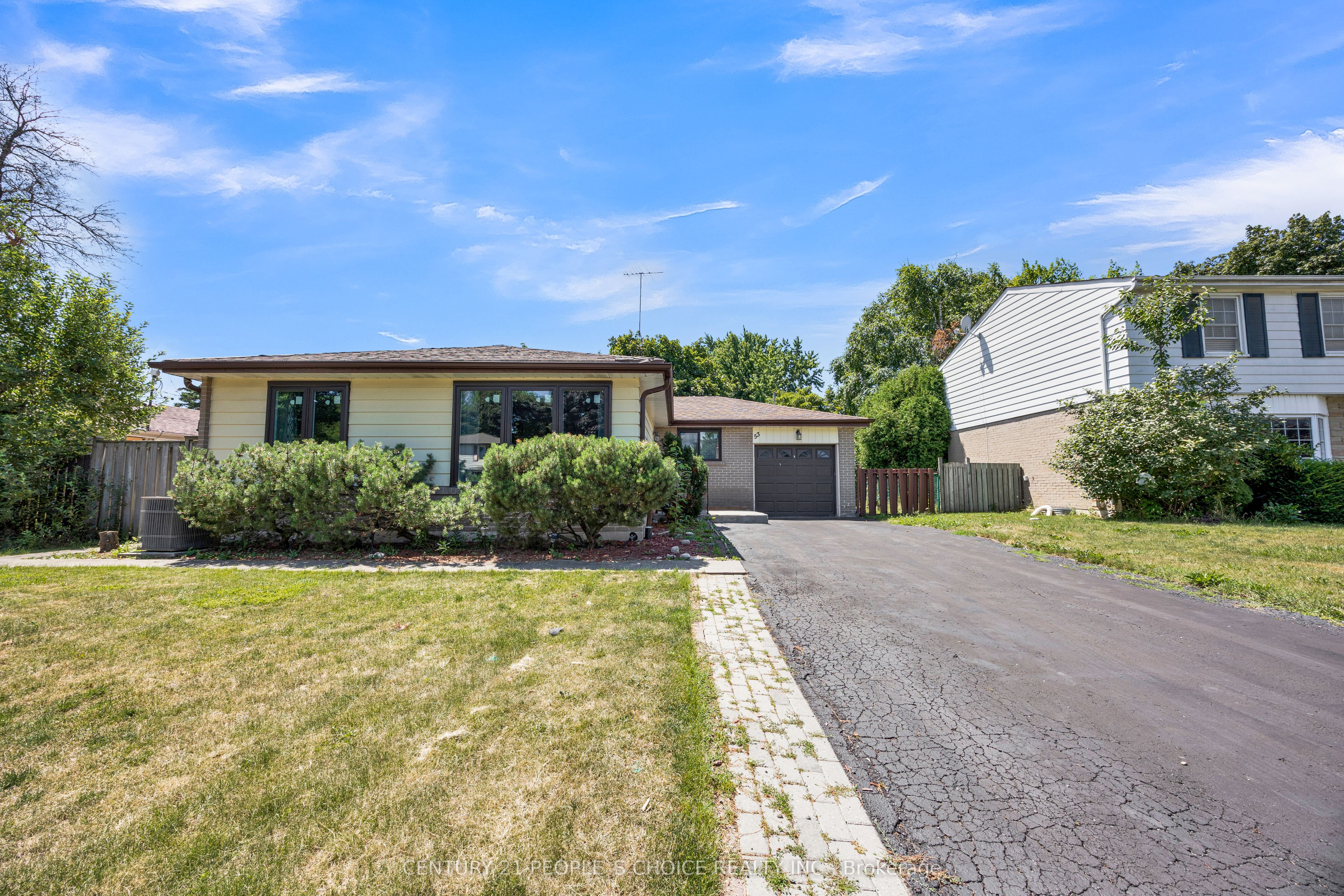 53 Brookland Drive W Property Photo 4