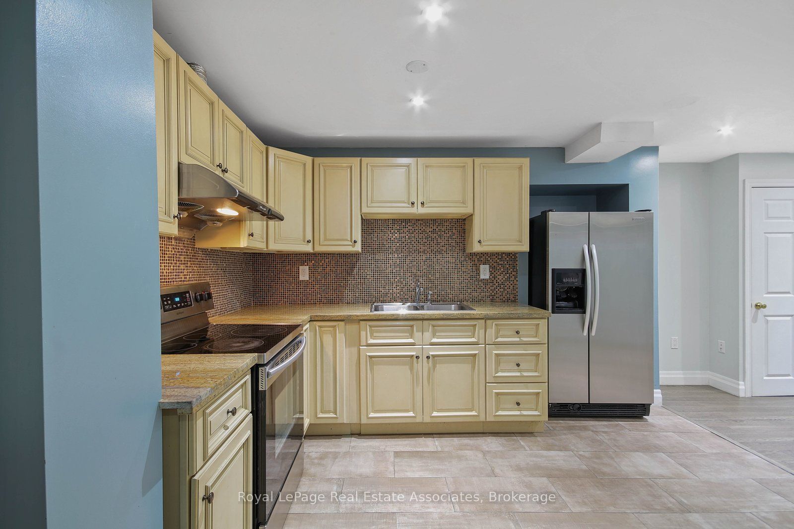 16 Sergio Marchi Street Lower Property Photo 9