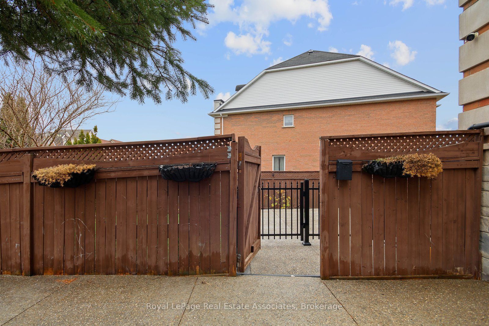 16 Sergio Marchi Street Lower Property Photo 35