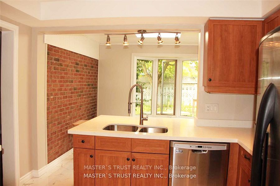 2253 Constance Drive Property Photo 3