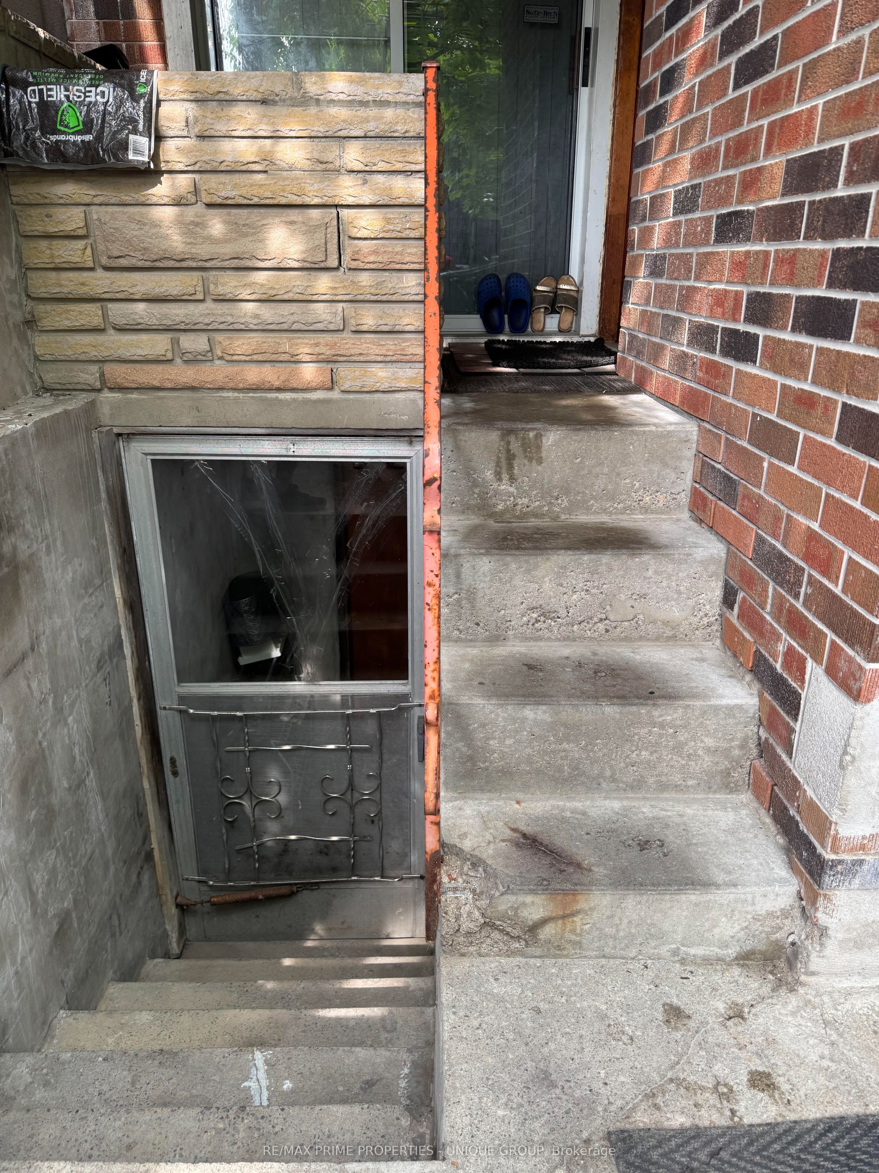 2330 Dufferin Street Property Photo 4