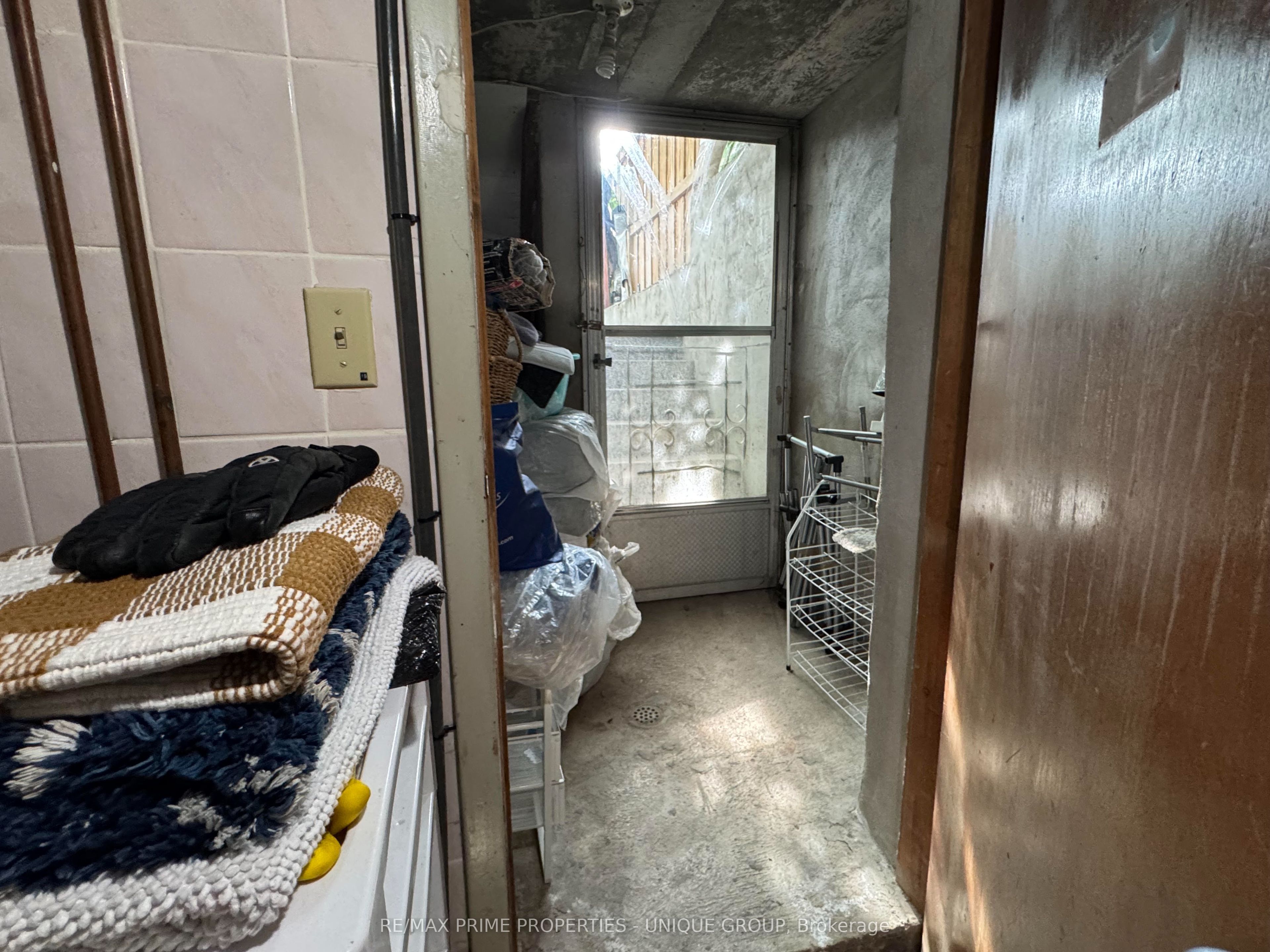 2330 Dufferin Street Property Photo 7