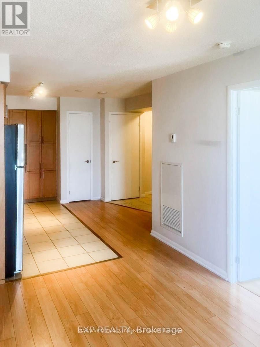 830 Lawrence Avenue 1012 Property Photo 5