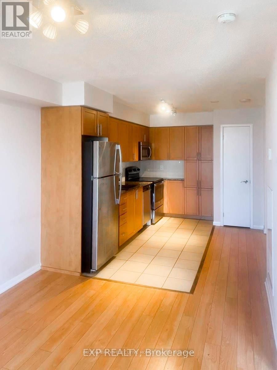 830 Lawrence Avenue 1012 Property Photo 7