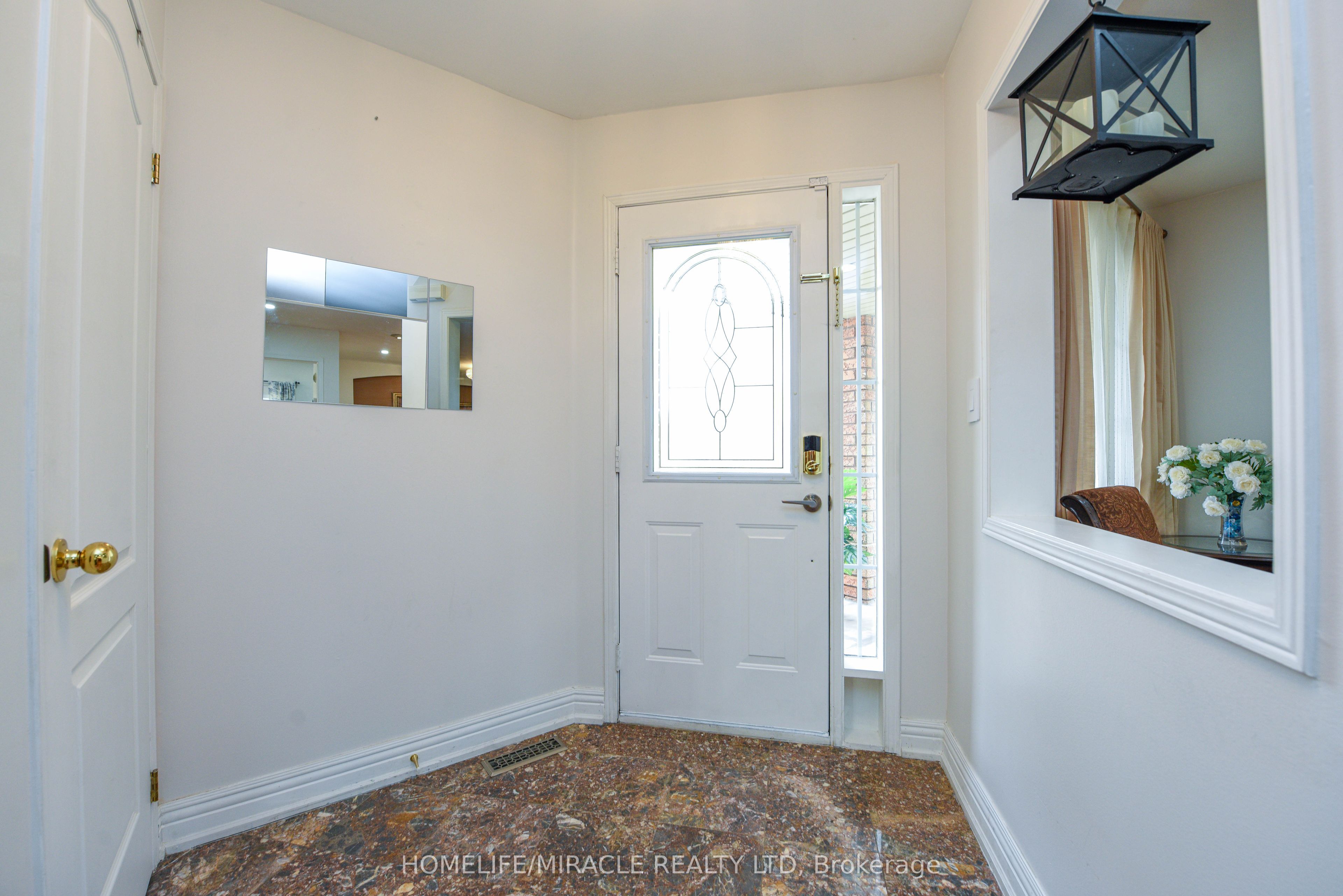 113 Seclusion Crescent Property Photo 2