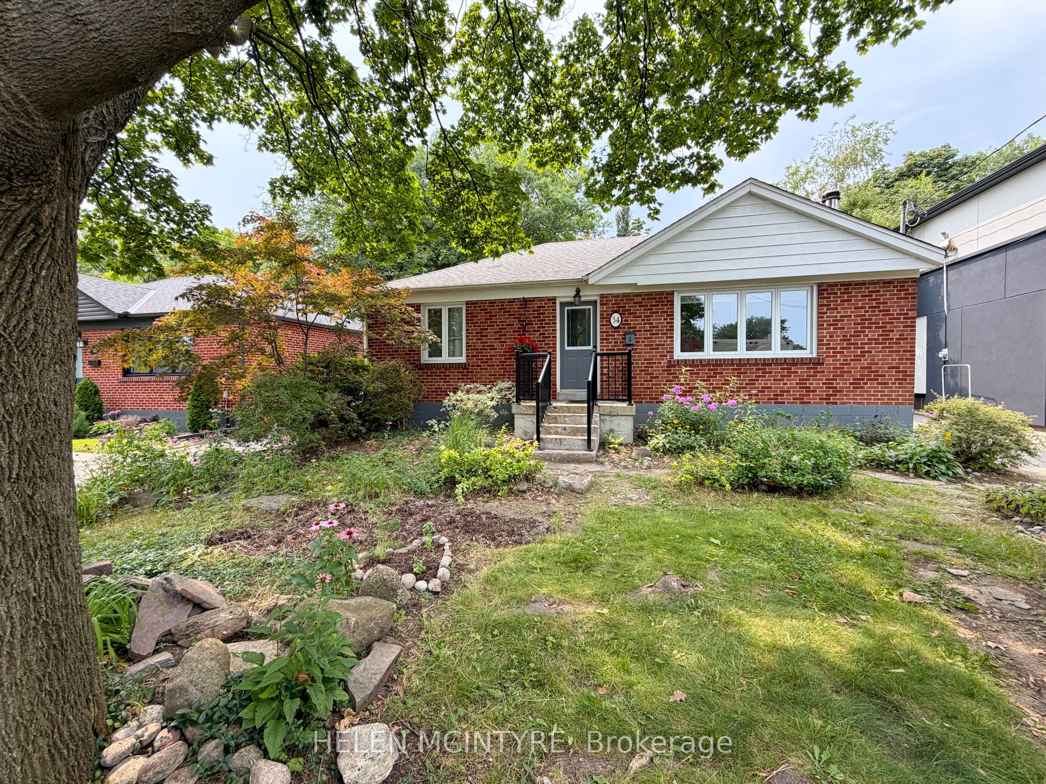 34 Dunning Crescent Property Photo 1