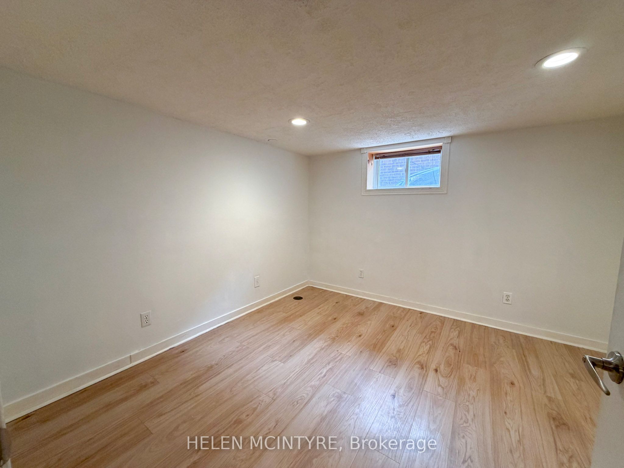 34 Dunning Crescent Property Photo 9
