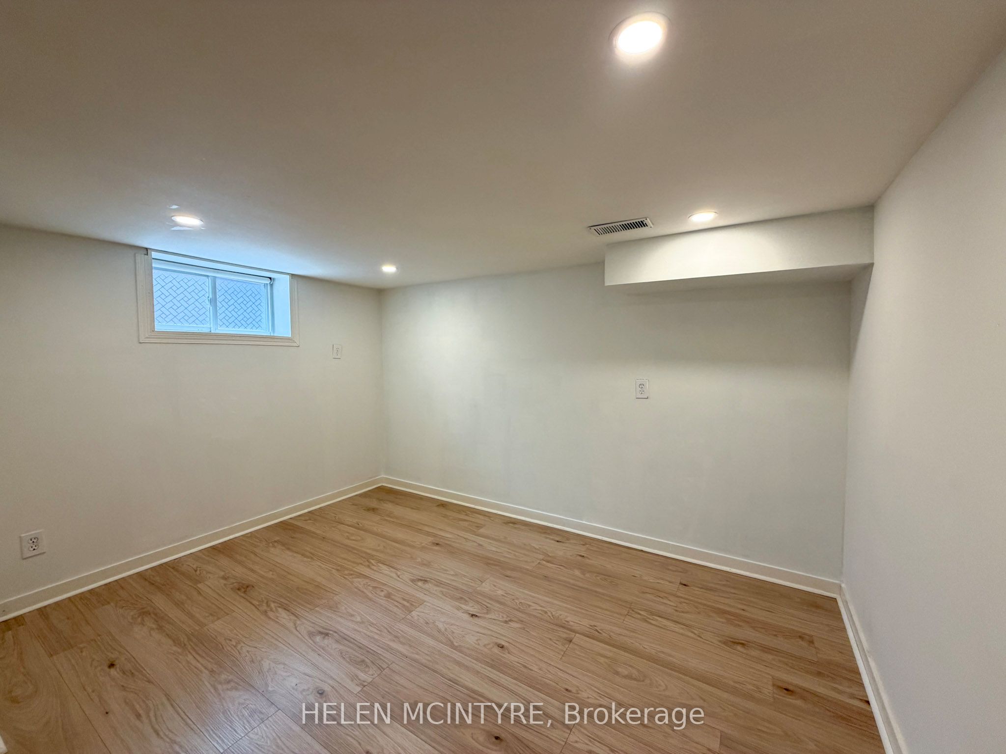 34 Dunning Crescent Property Photo 12