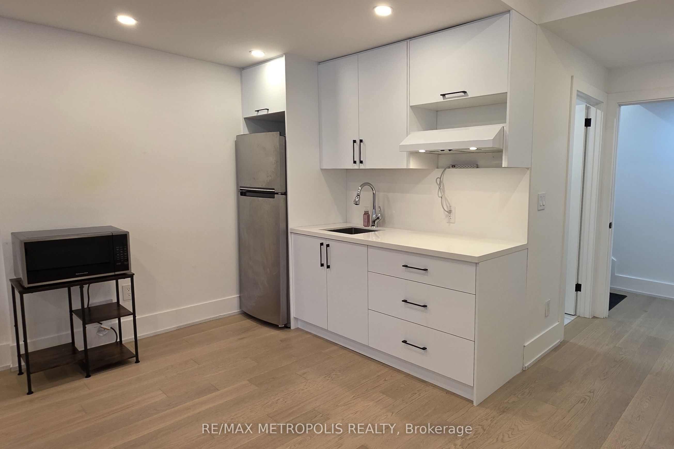 1218a Islington Avenue Basement Property Photo 6