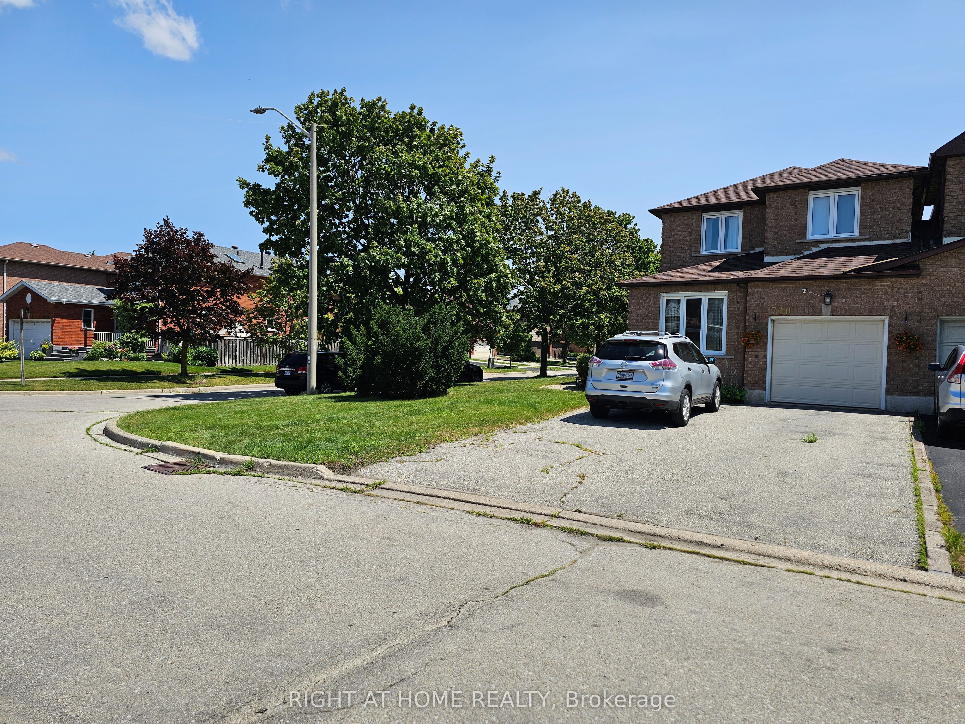 710 Ashprior Avenue Property Photo 3