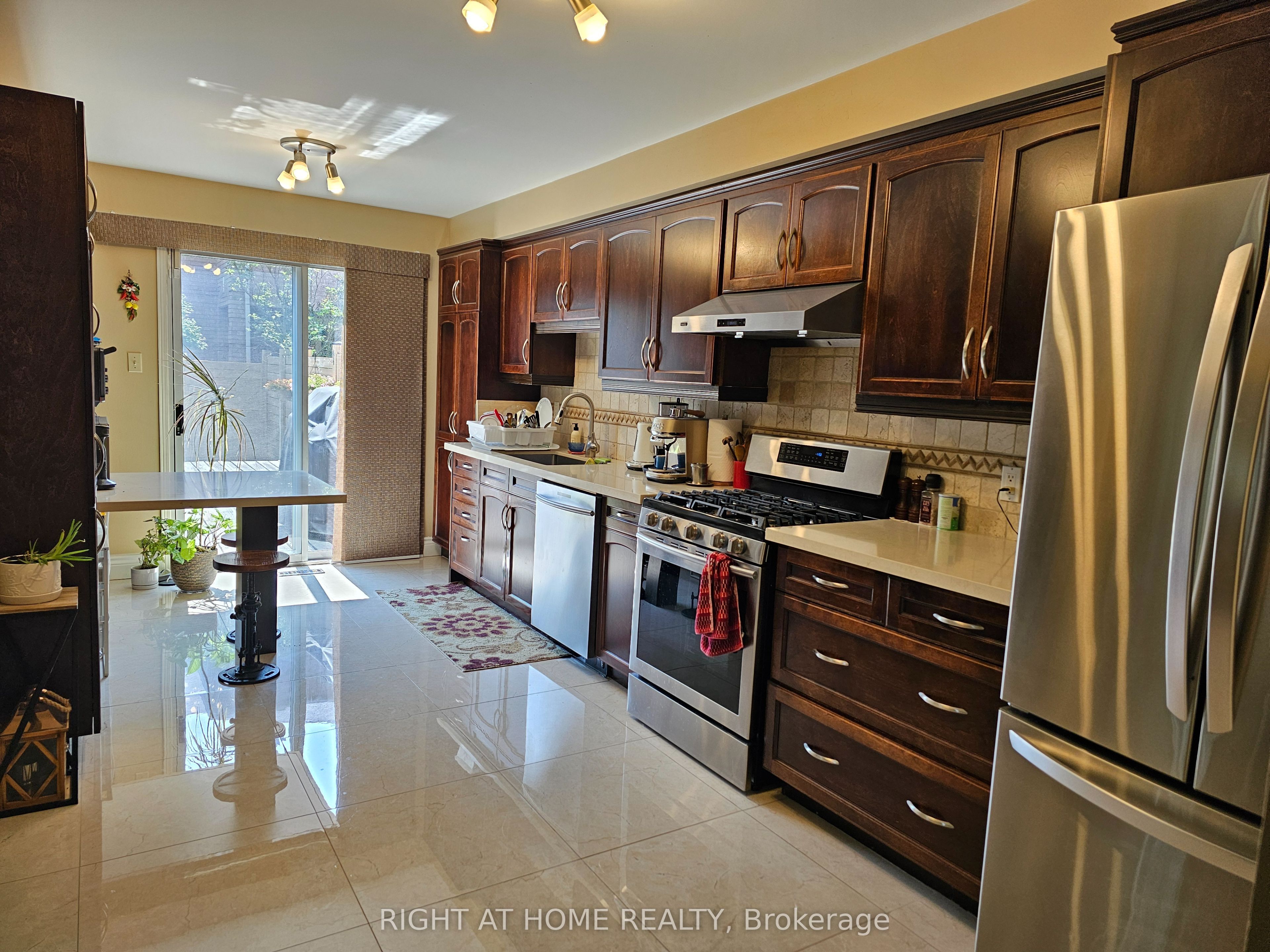 710 Ashprior Avenue Property Photo 5