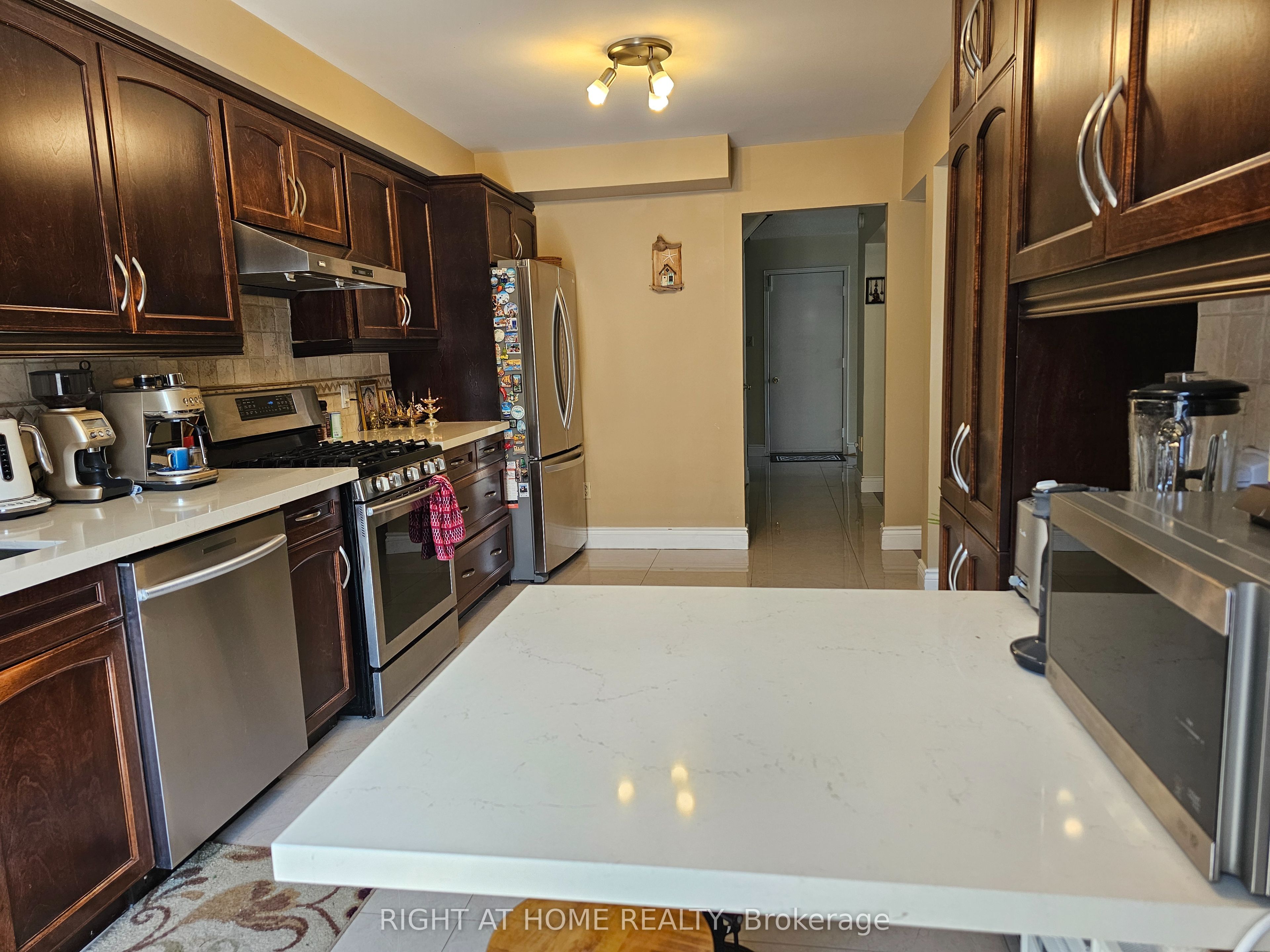 710 Ashprior Avenue Property Photo 6