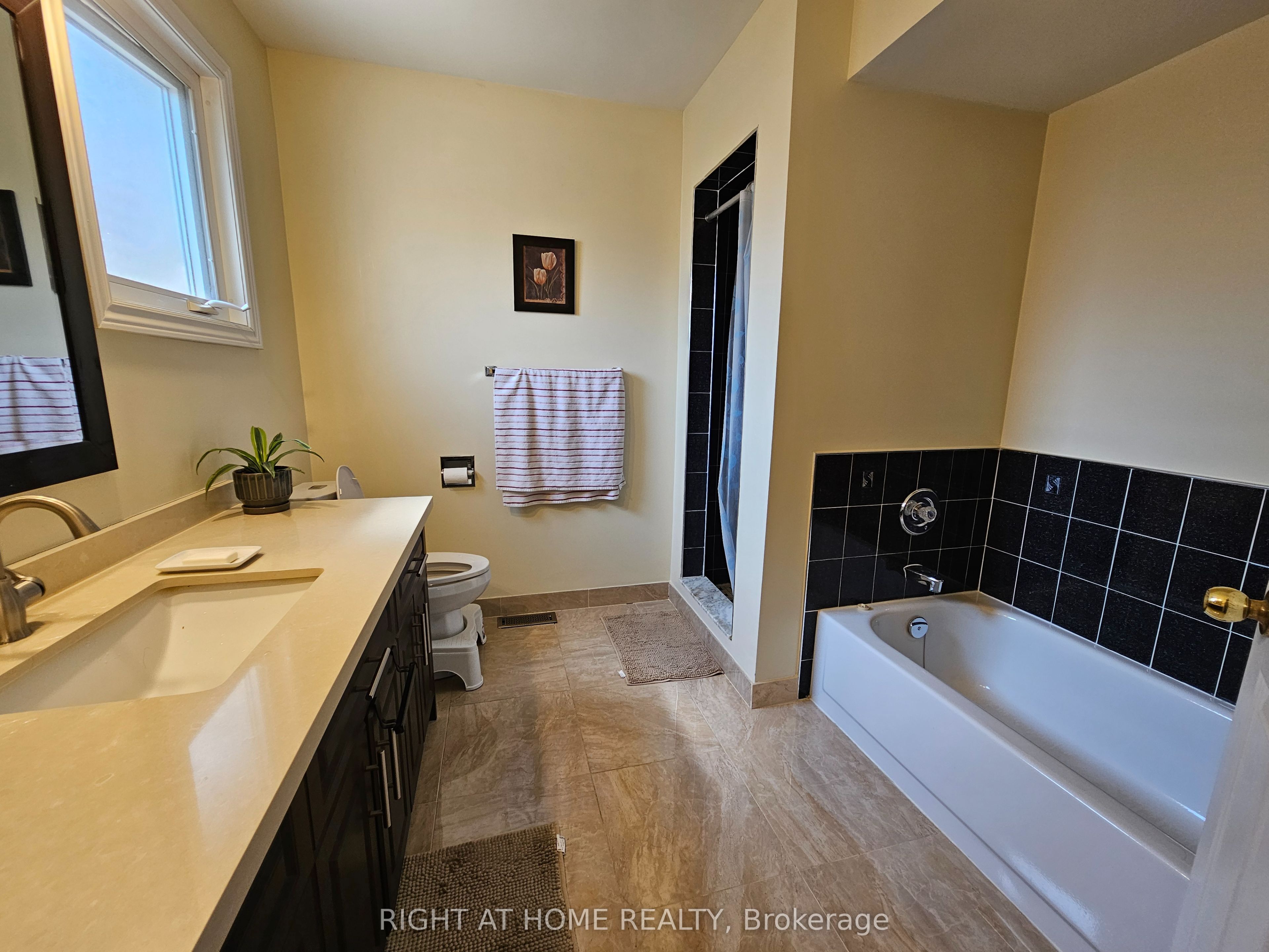 710 Ashprior Avenue Property Photo 13