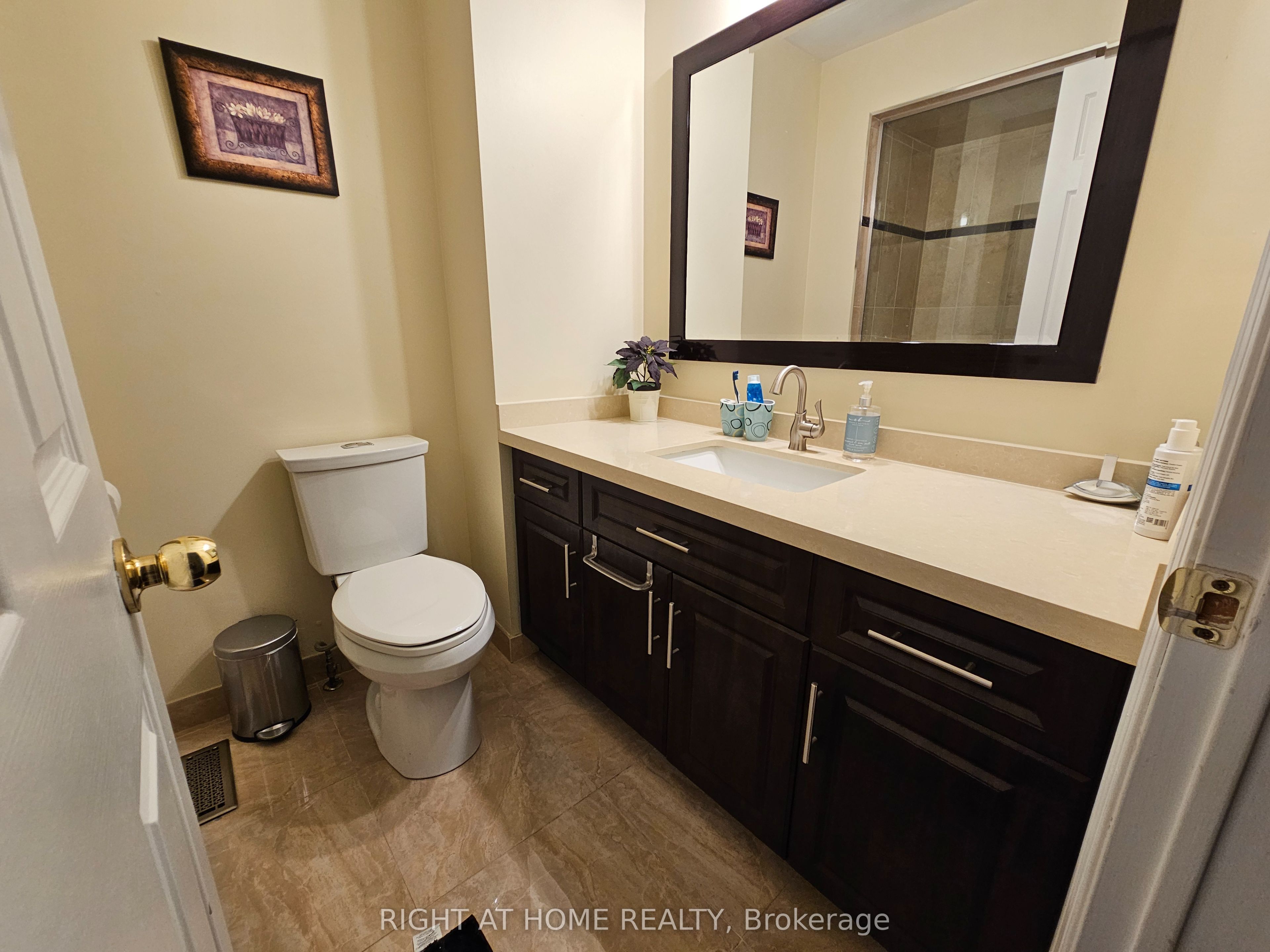 710 Ashprior Avenue Property Photo 17