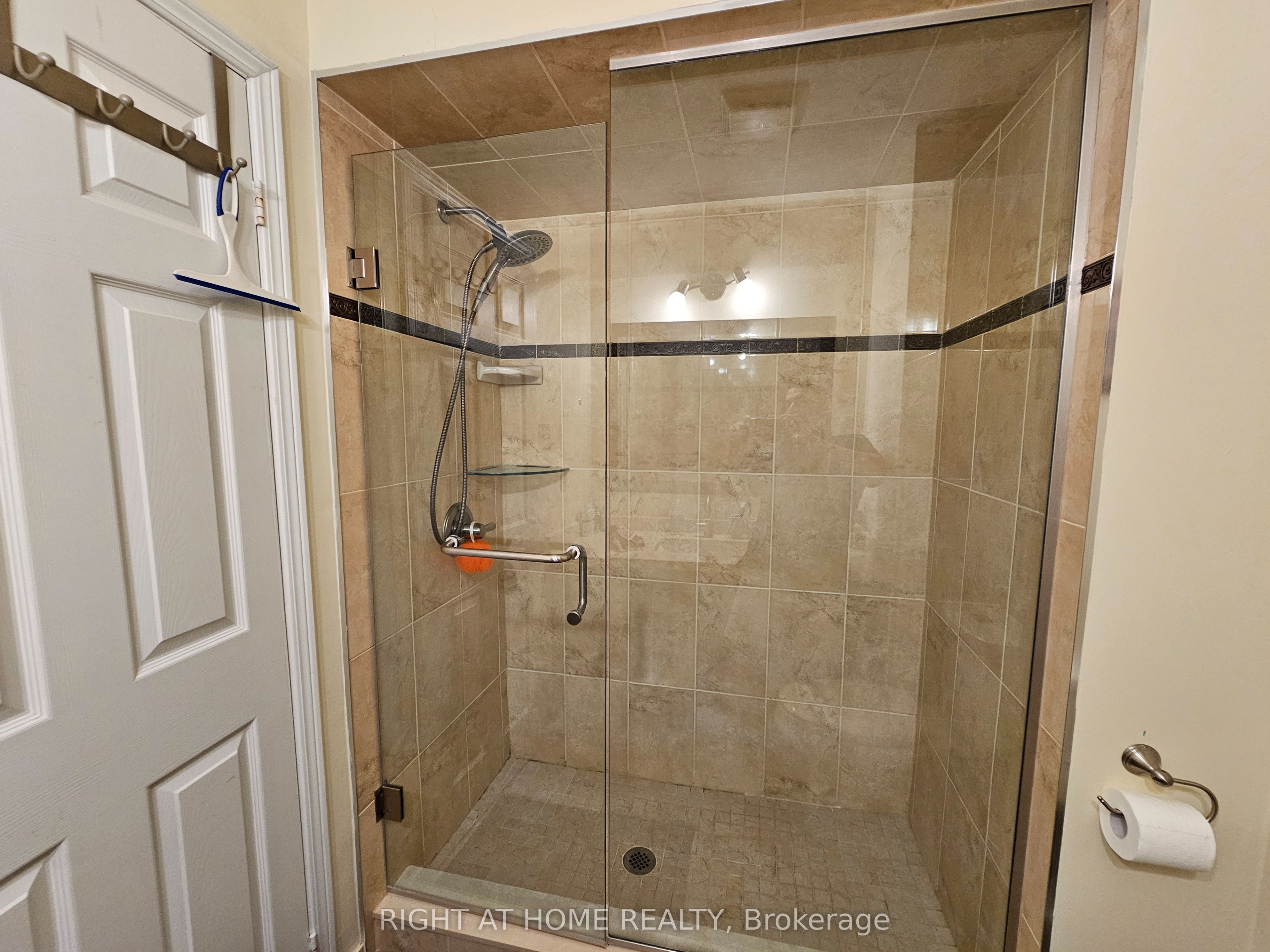 710 Ashprior Avenue Property Photo 18