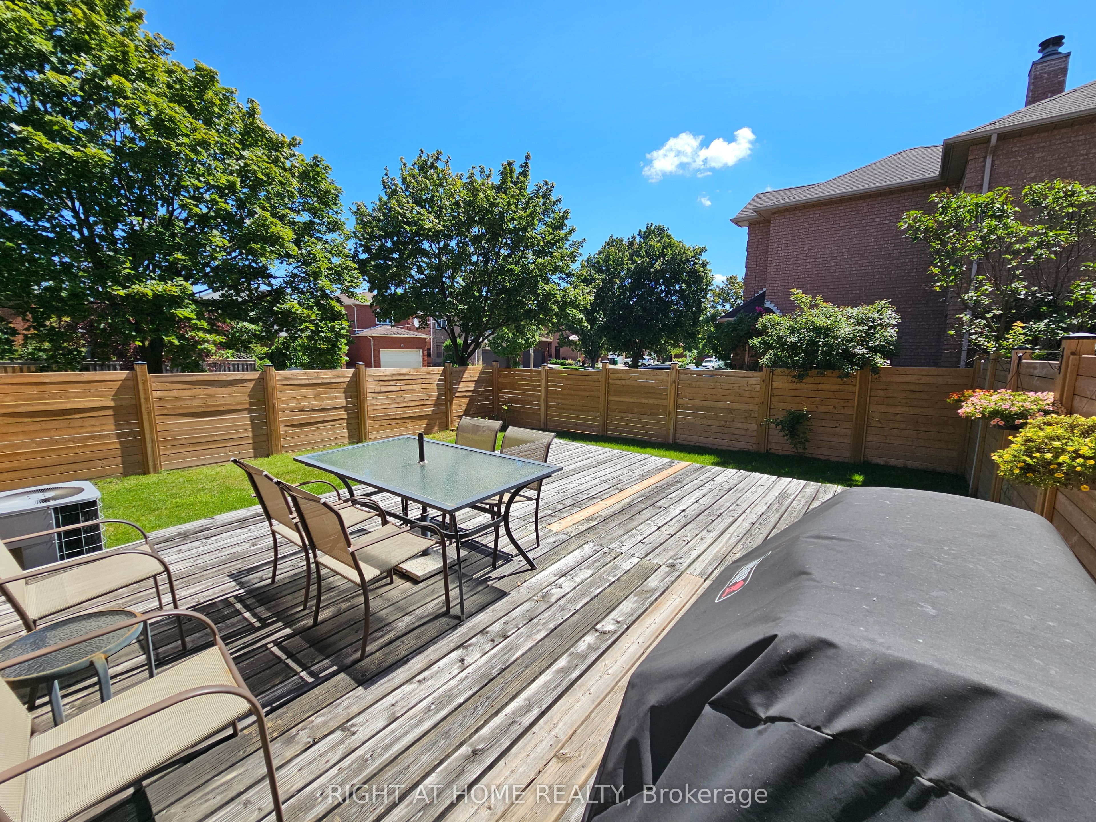 710 Ashprior Avenue Property Photo 23
