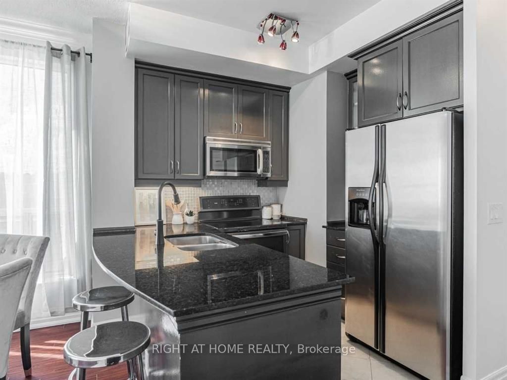 2087 W Lake Shore Boulevard 207 Property Photo 5