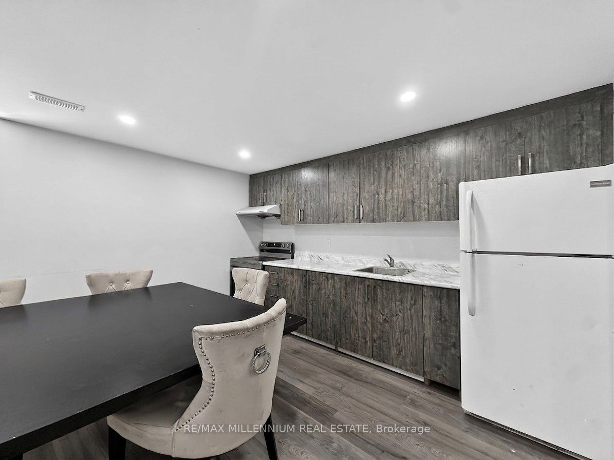19 Cardwell Street Property Photo 24