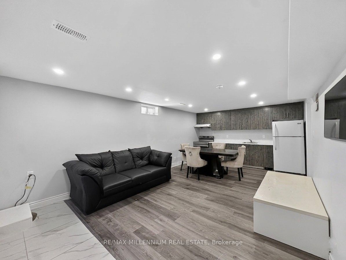 19 Cardwell Street Property Photo 25