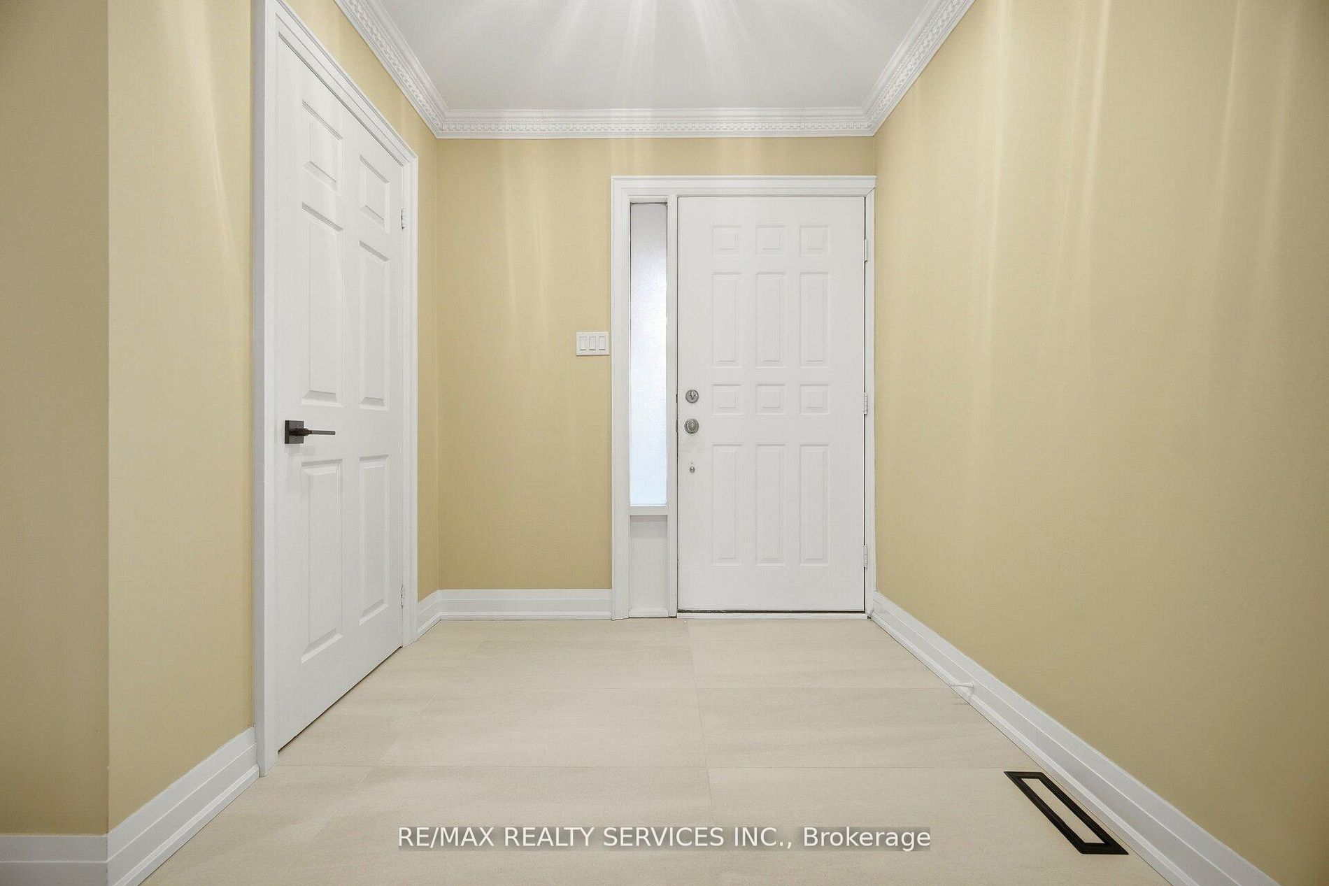 23 Newbury Crescent Property Photo 6