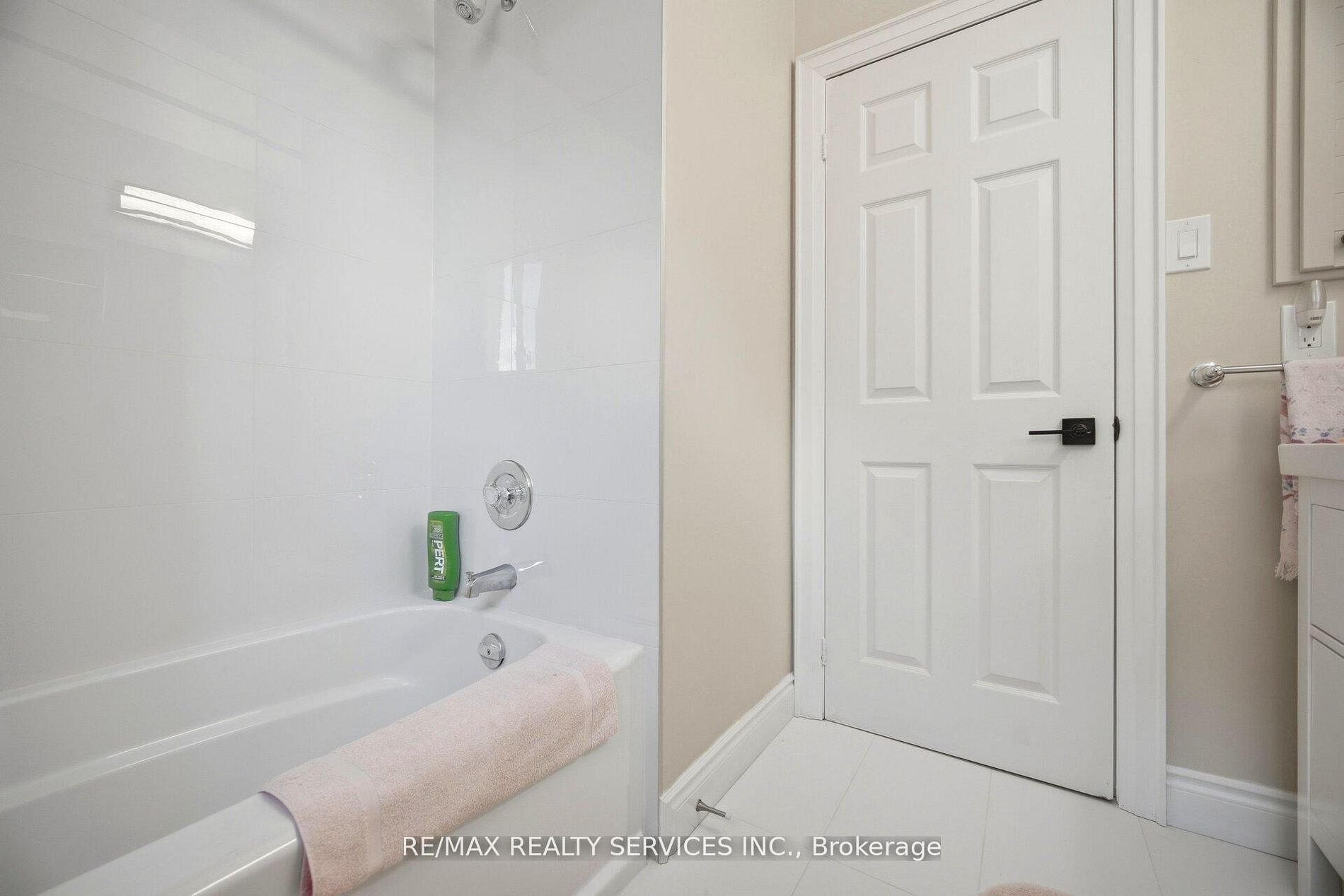 23 Newbury Crescent Property Photo 36