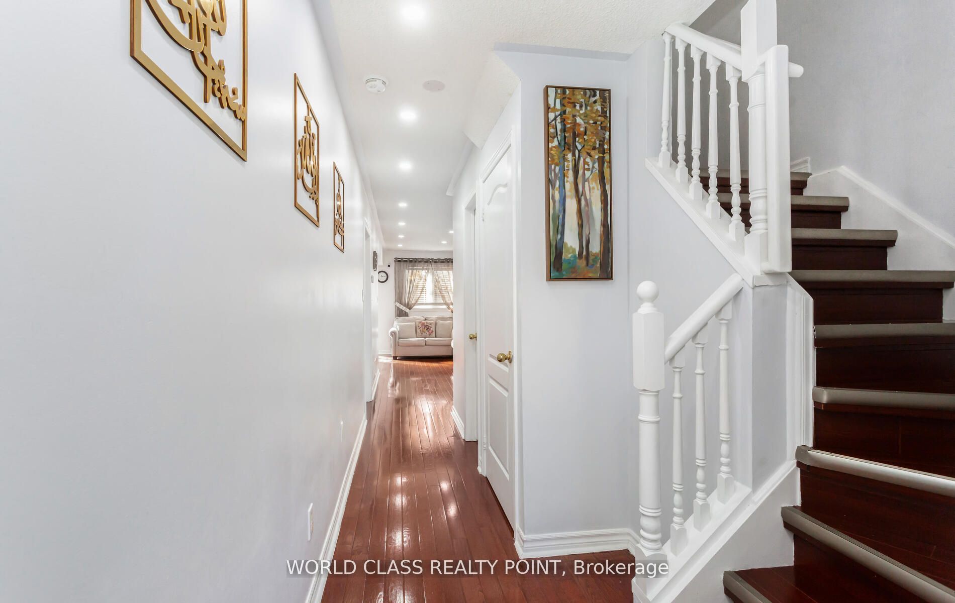 17 Manett Crescent E Property Photo 5
