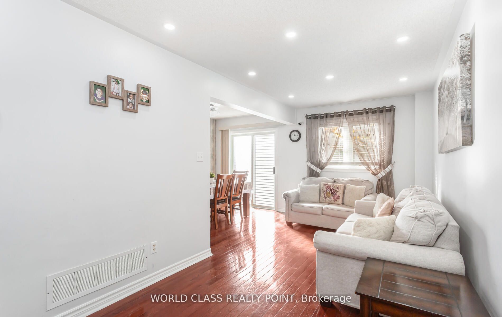 17 Manett Crescent E Property Photo 6