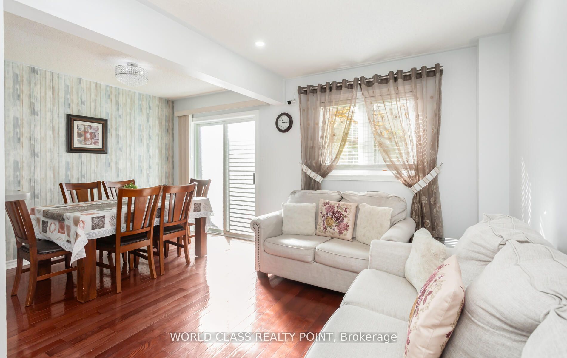 17 Manett Crescent E Property Photo 7