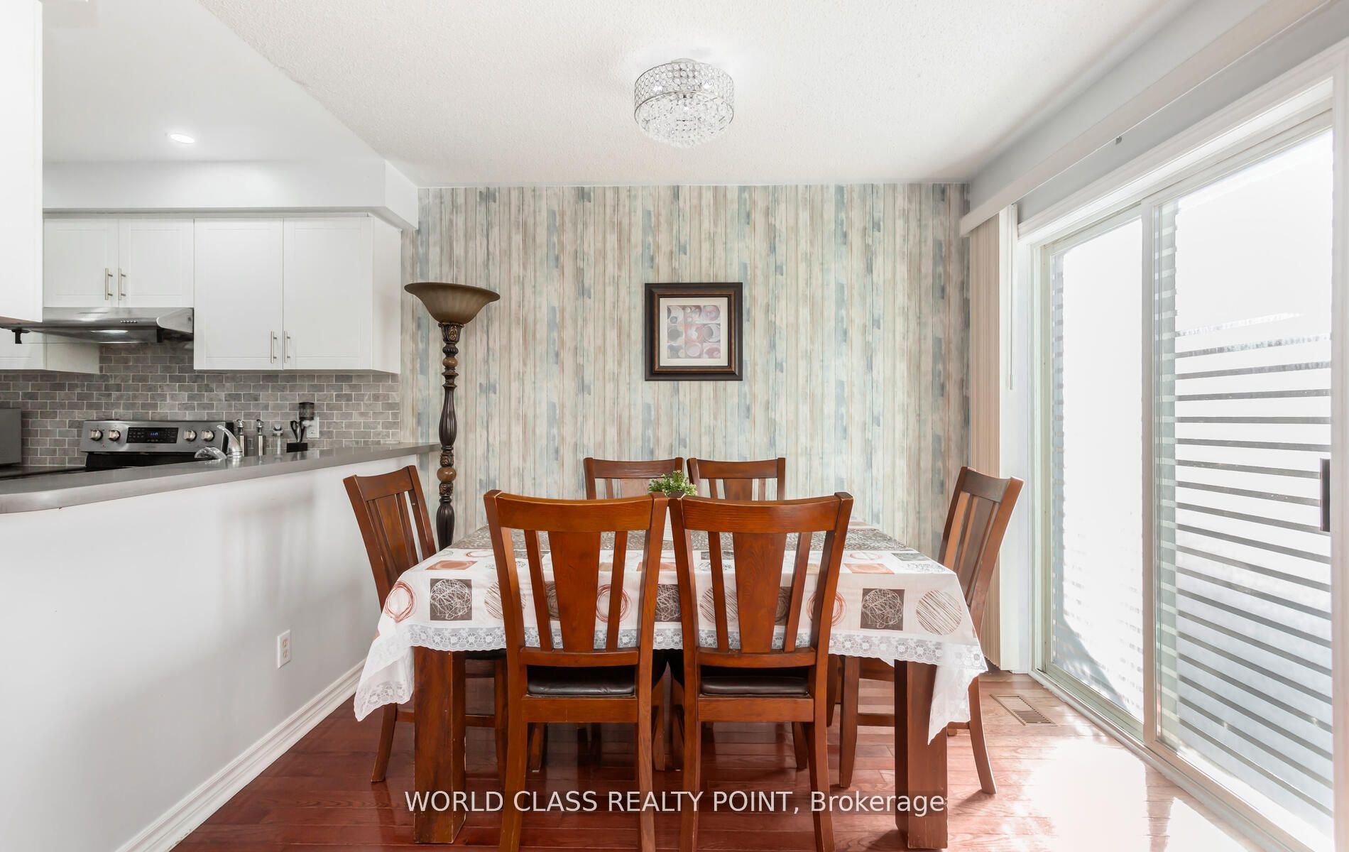 17 Manett Crescent E Property Photo 11
