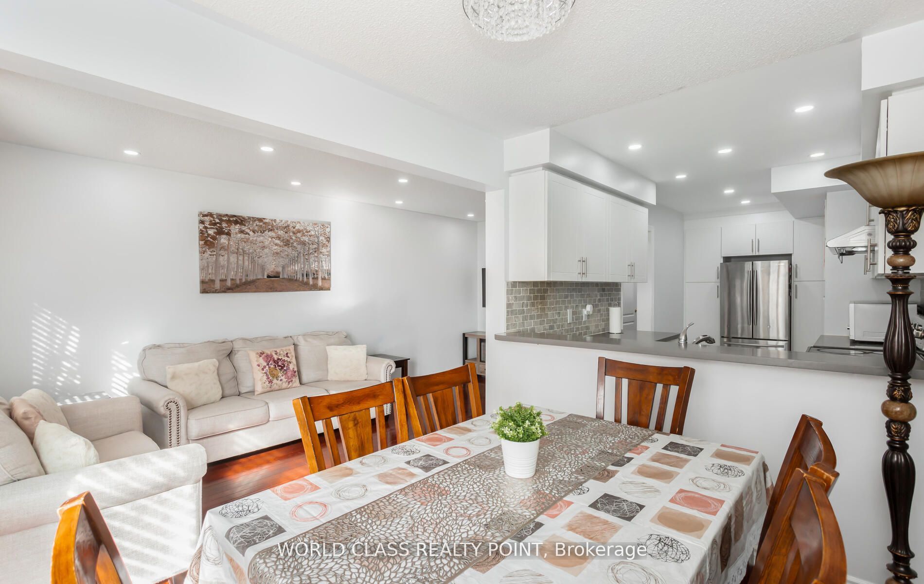17 Manett Crescent E Property Photo 13