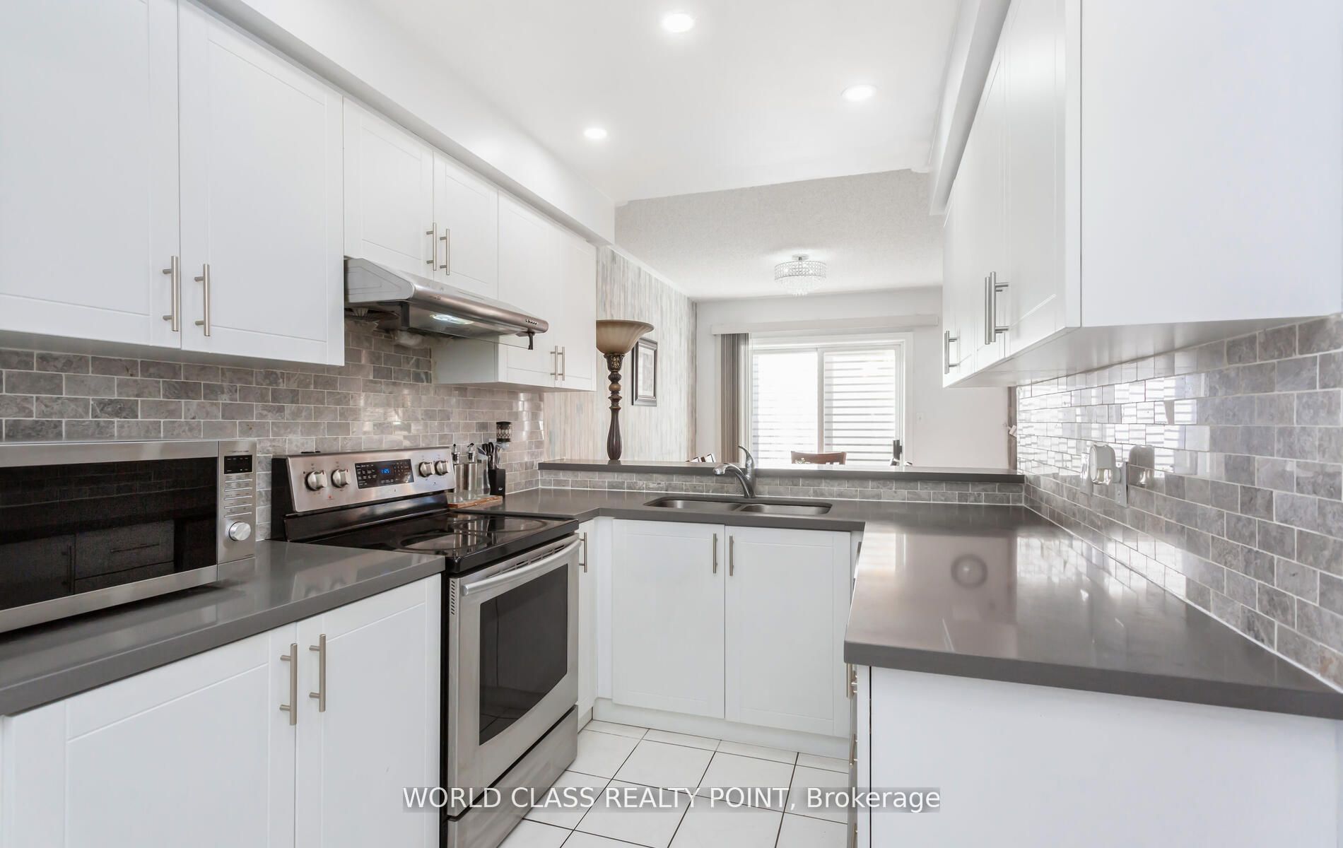 17 Manett Crescent E Property Photo 15