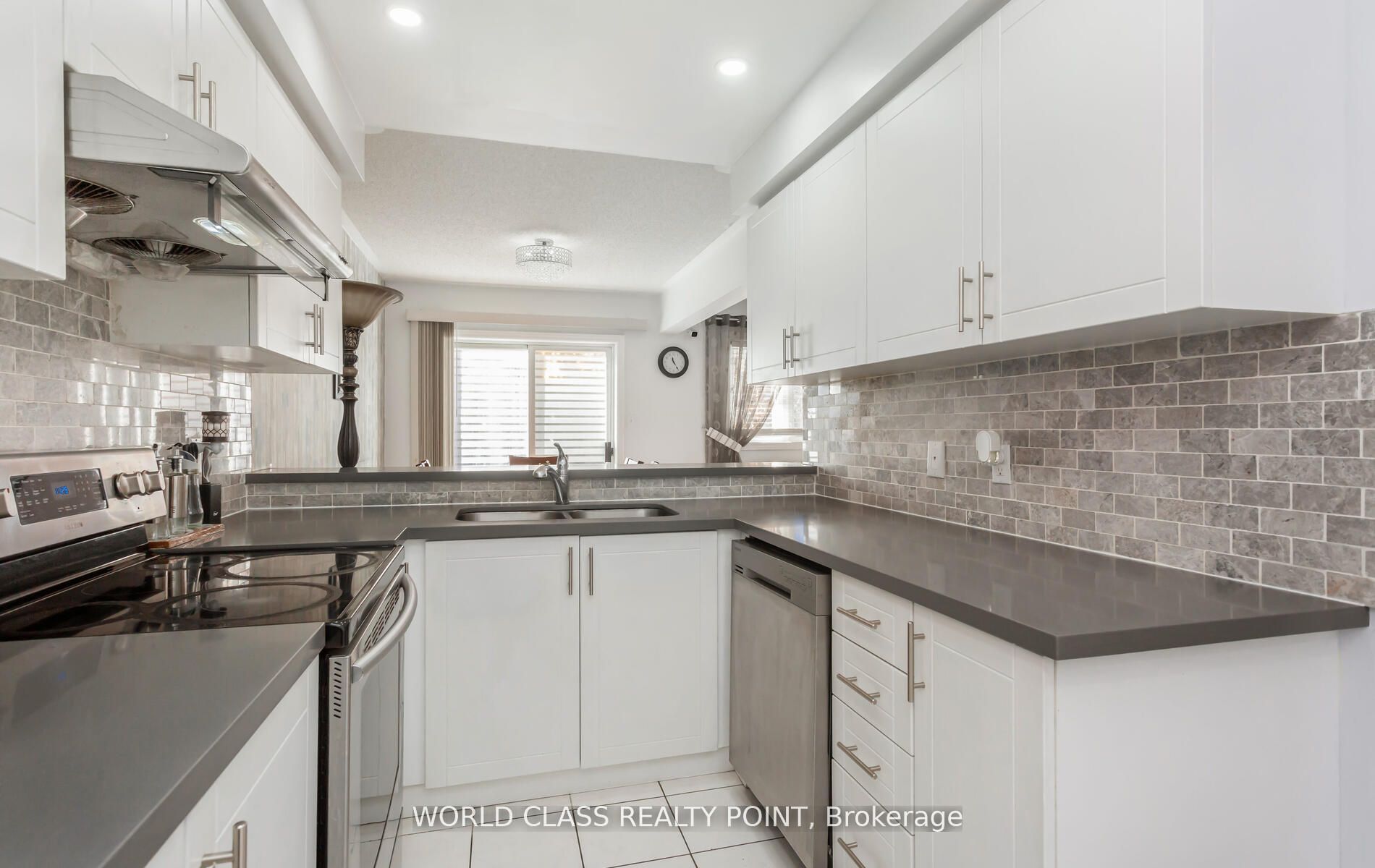 17 Manett Crescent E Property Photo 16