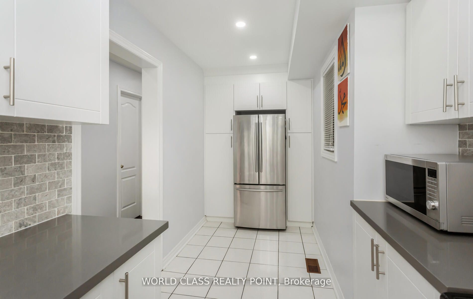 17 Manett Crescent E Property Photo 17