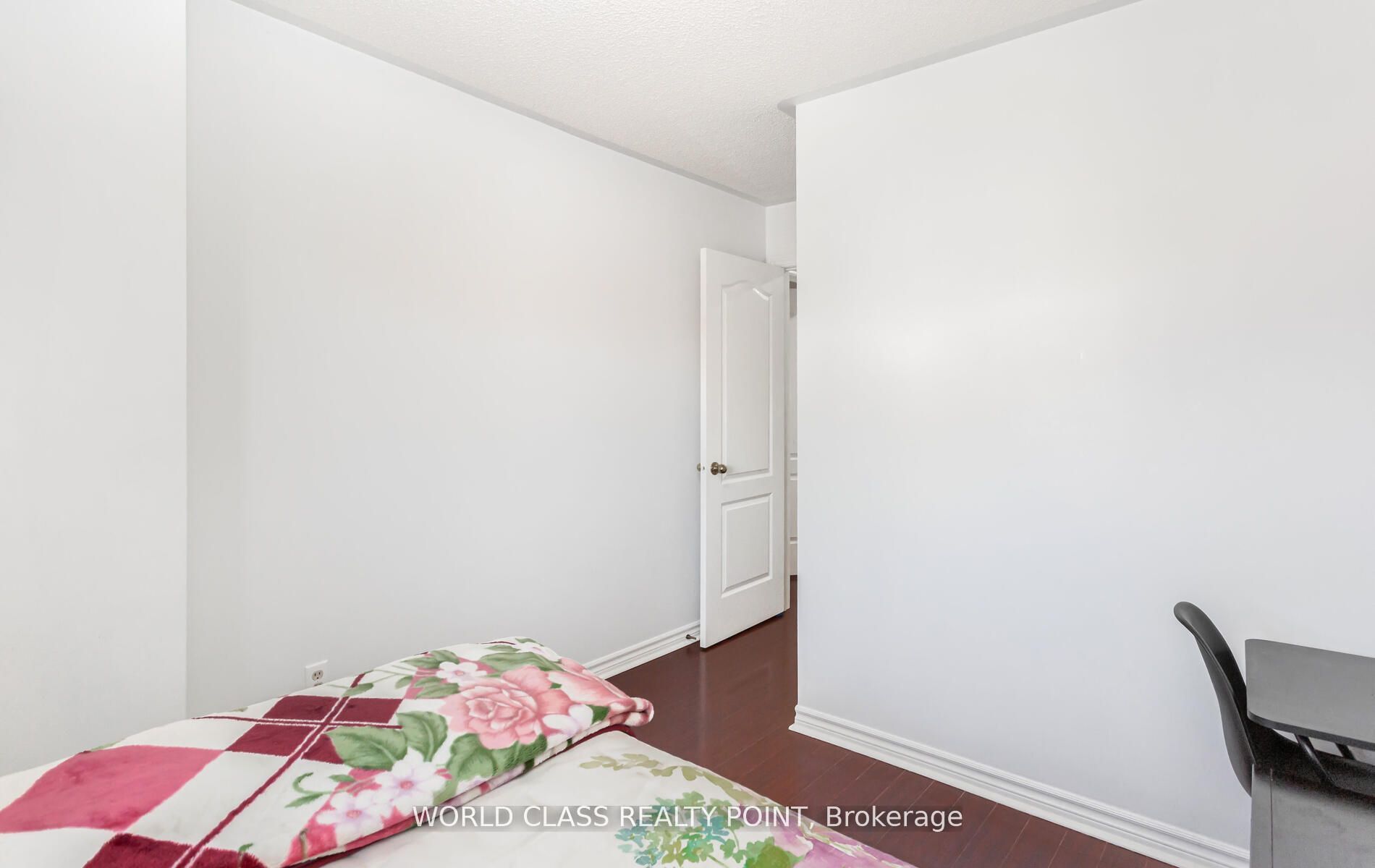 17 Manett Crescent E Property Photo 31