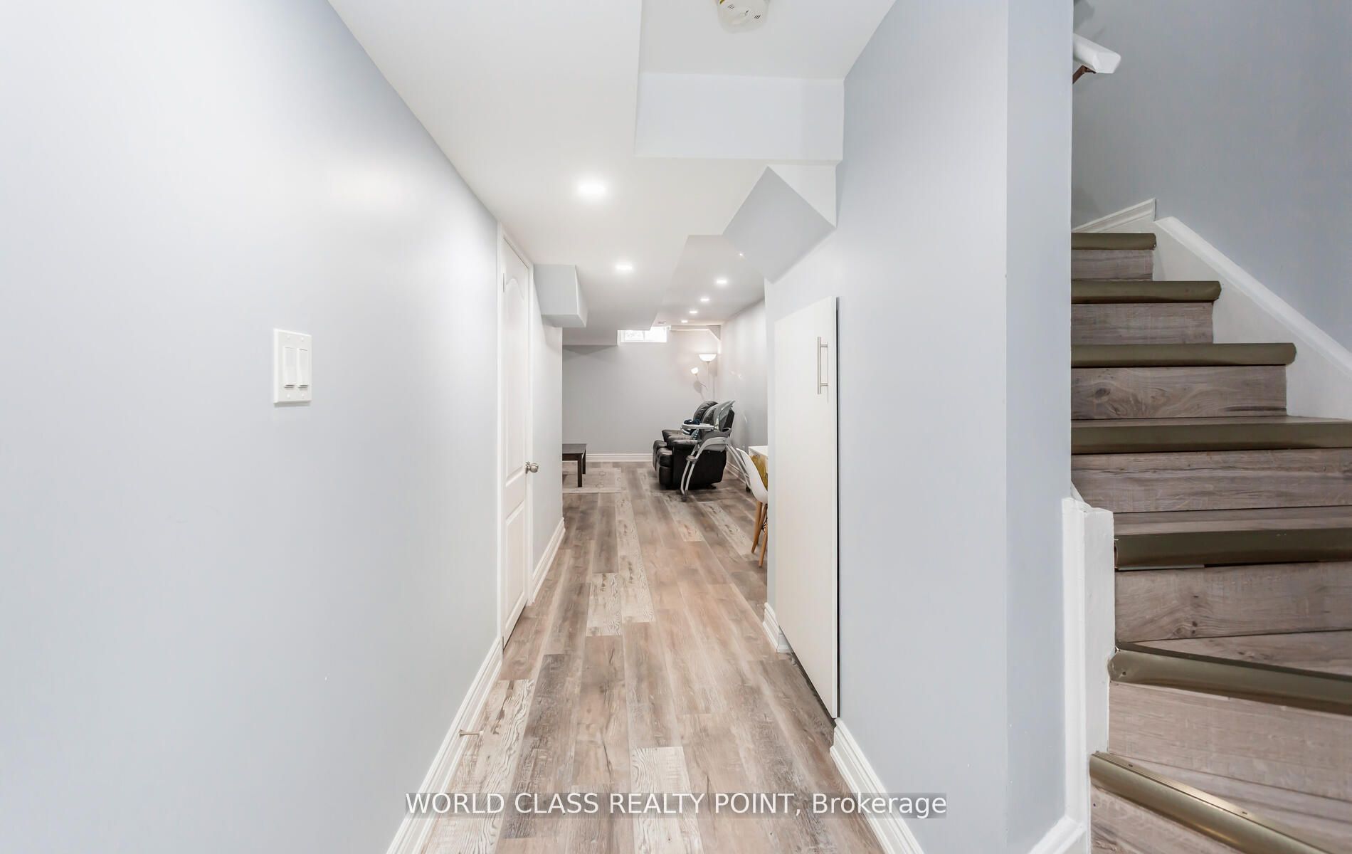 17 Manett Crescent E Property Photo 33