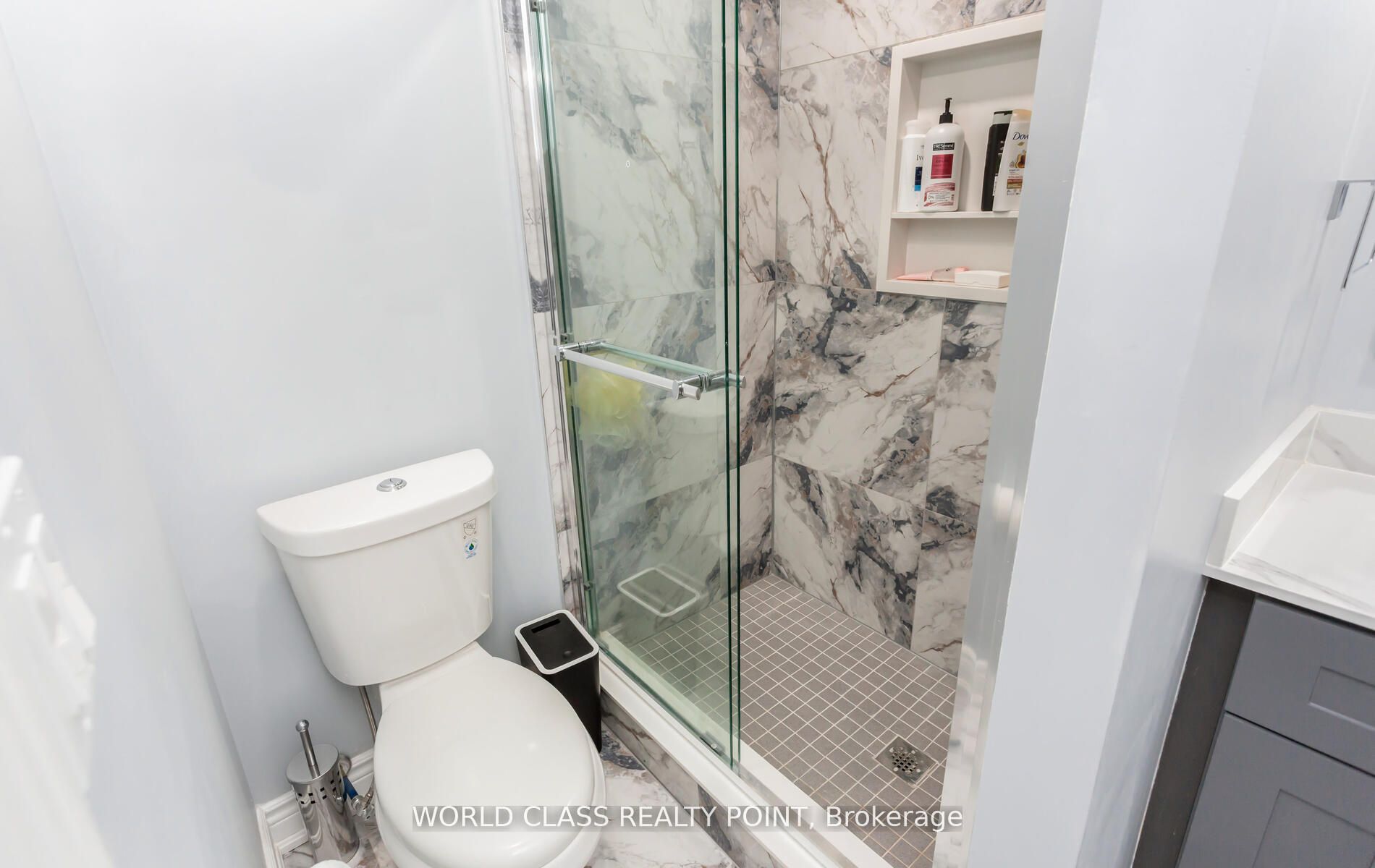 17 Manett Crescent E Property Photo 38