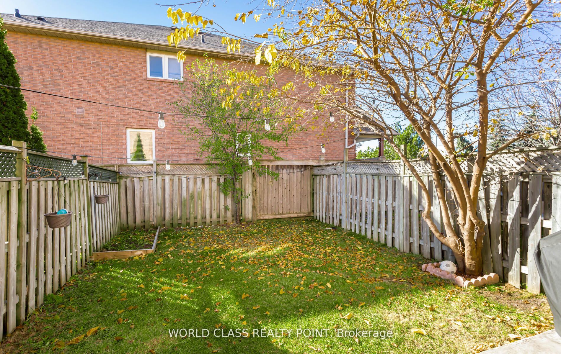 17 Manett Crescent E Property Photo 39