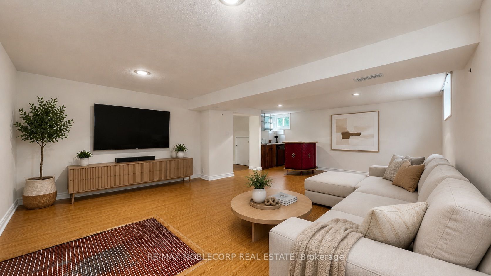 8 Summerfield Crescent Property Photo 9