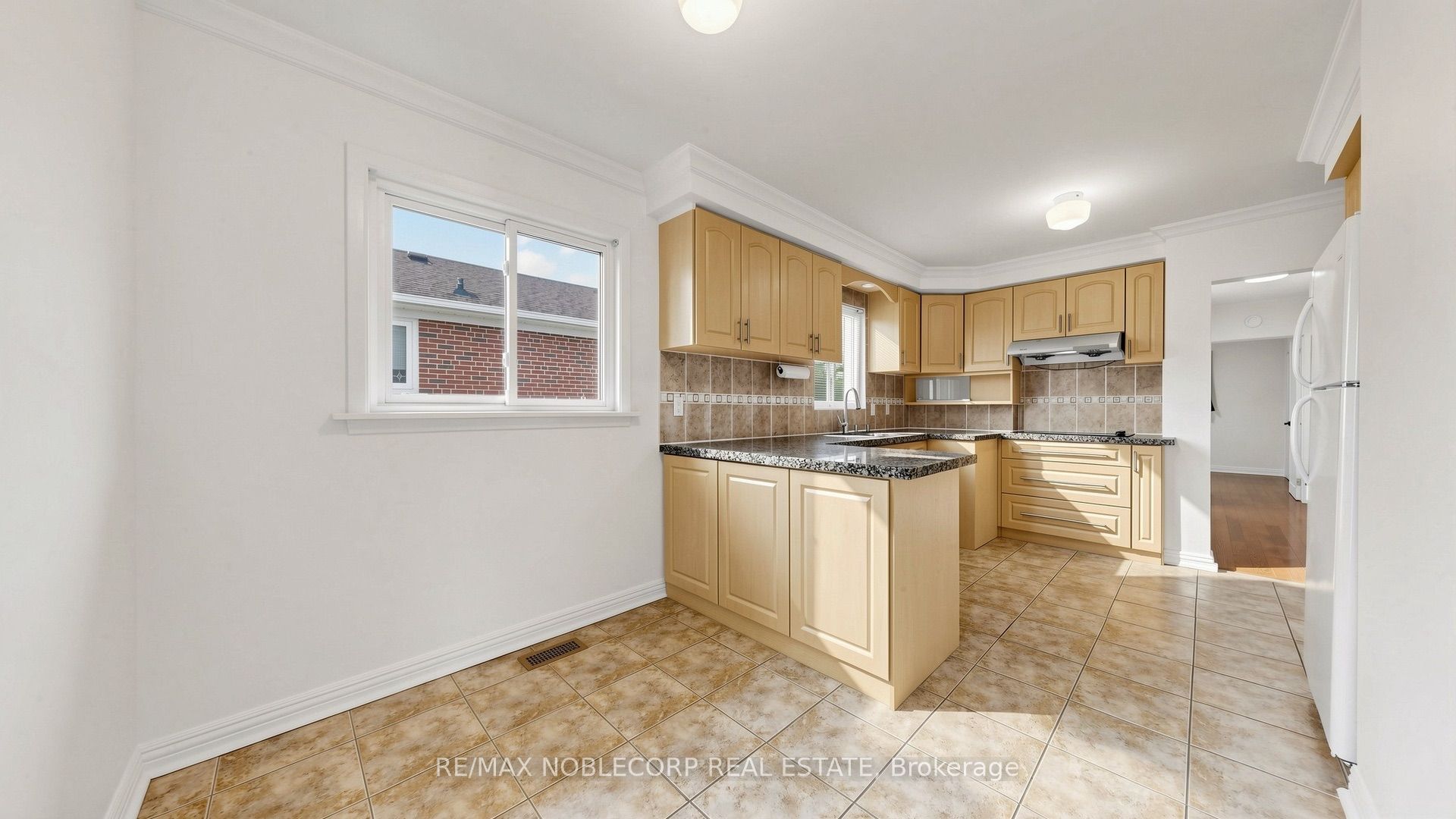 8 Summerfield Crescent Property Photo 16