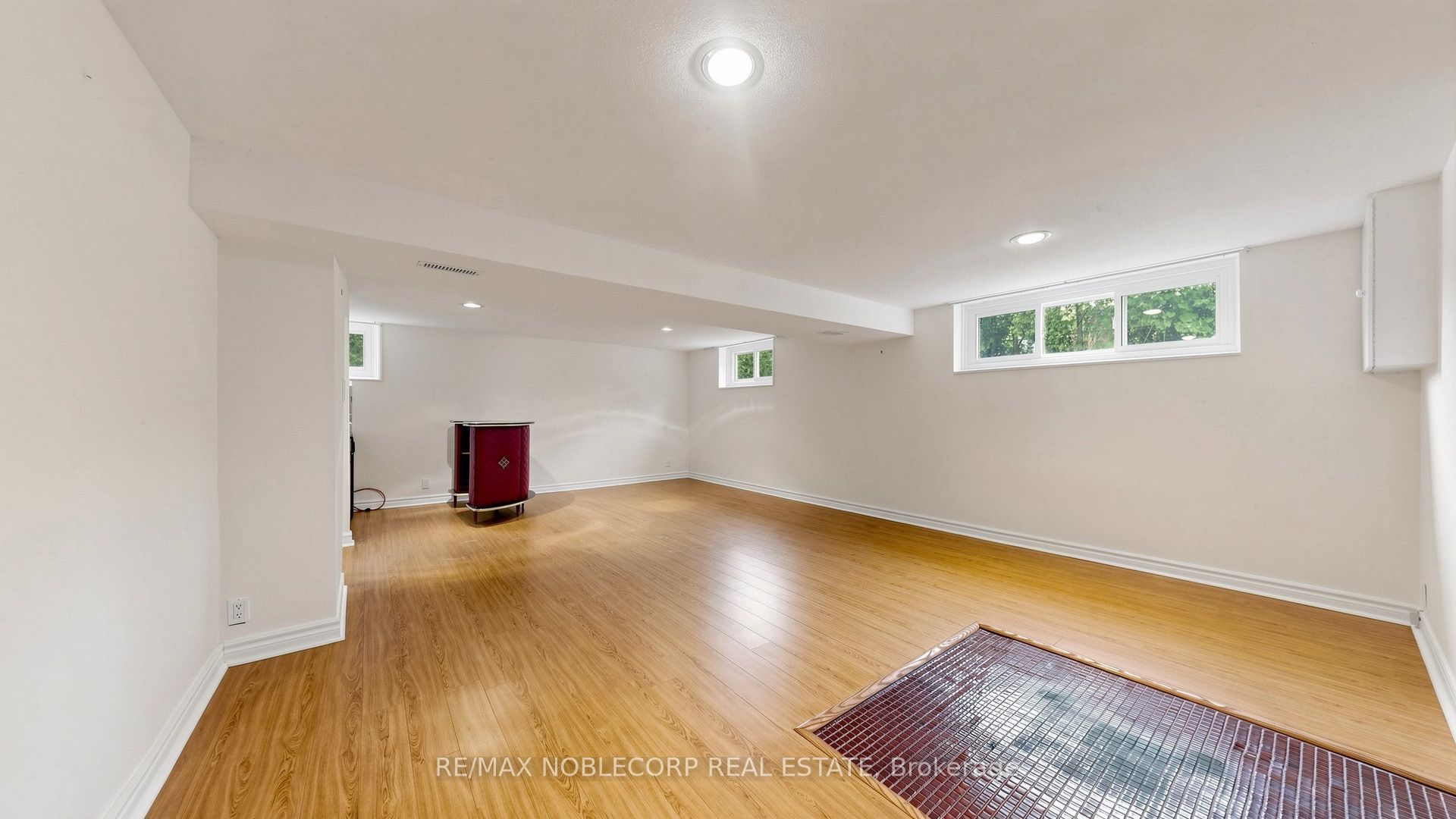 8 Summerfield Crescent Property Photo 30