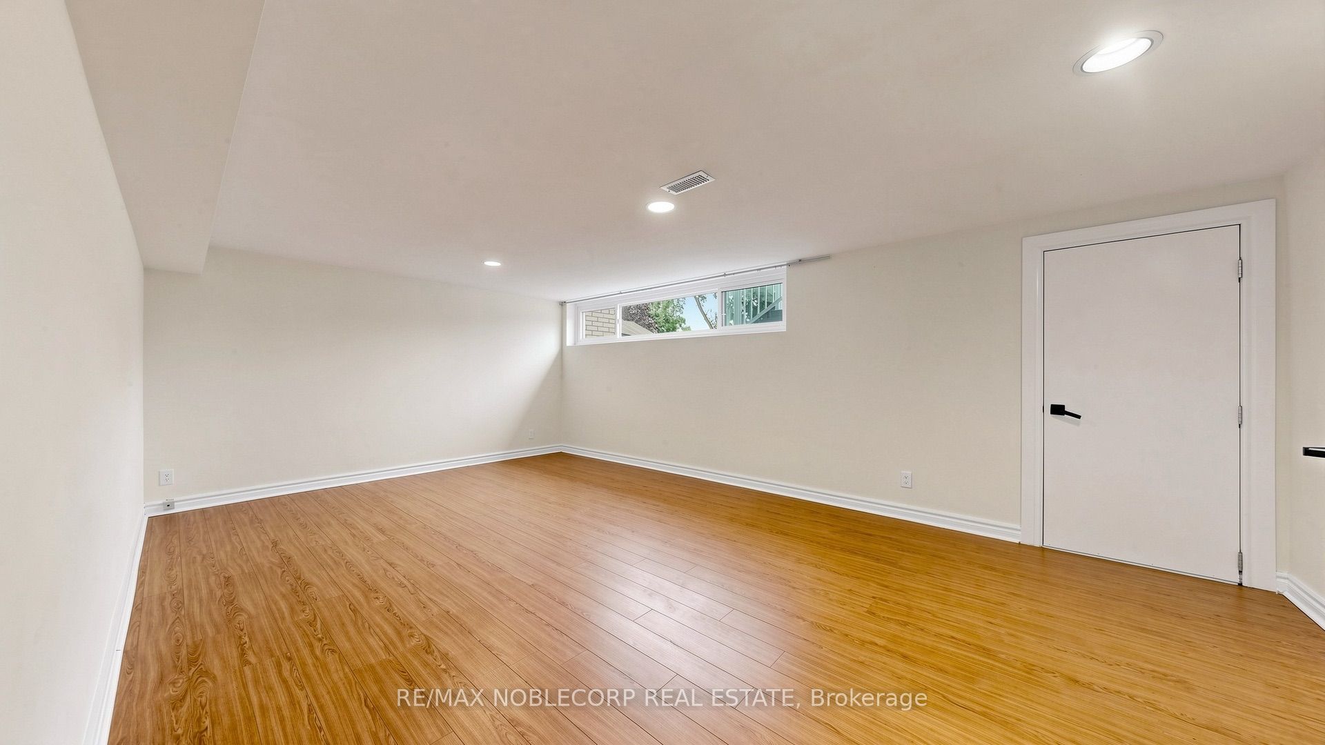 8 Summerfield Crescent Property Photo 32
