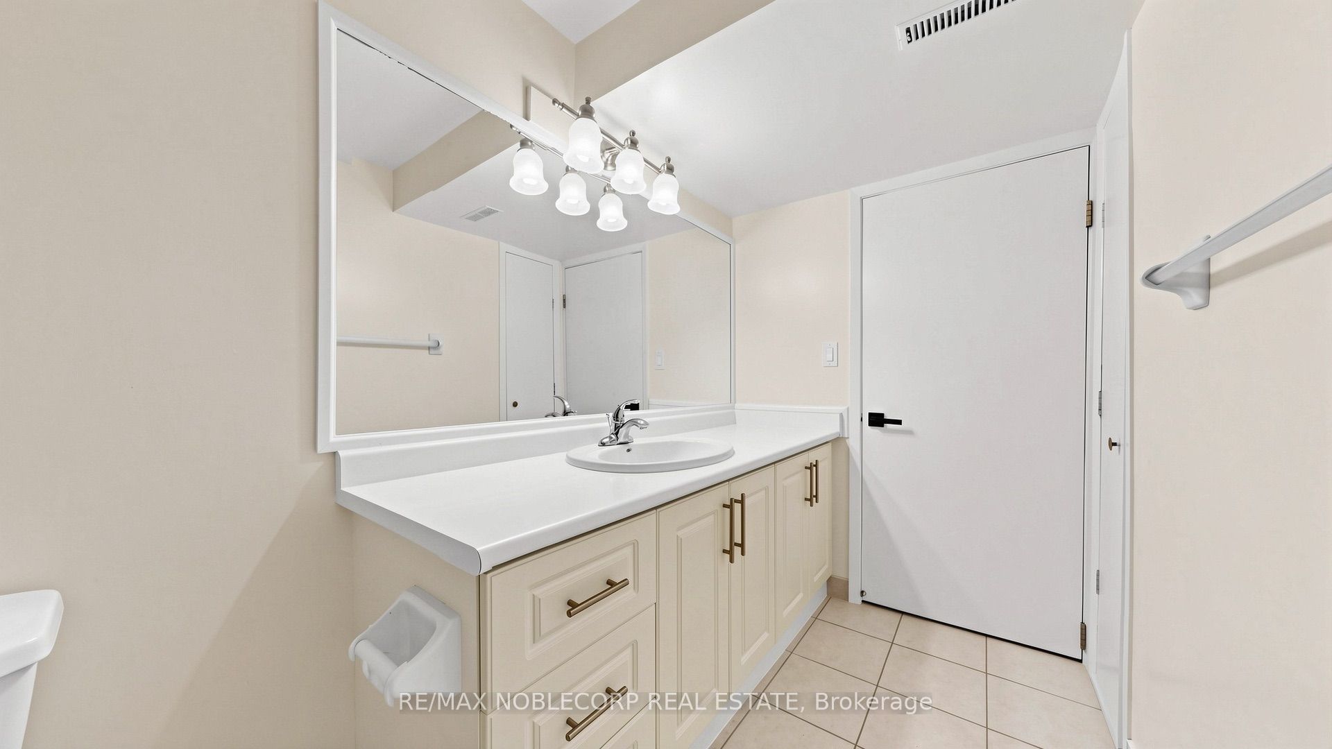 8 Summerfield Crescent Property Photo 35