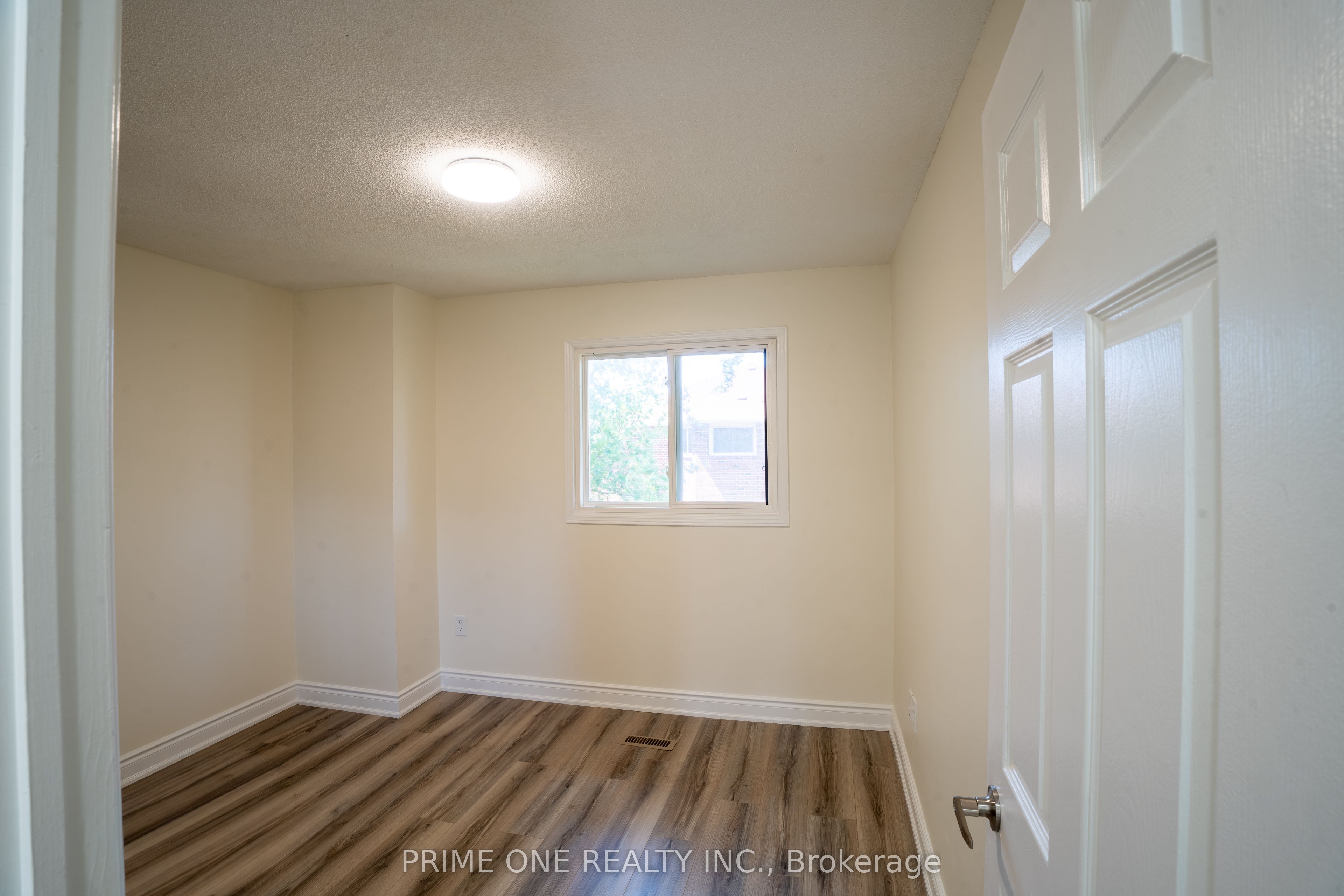 3290 Cambourne Crescent Property Photo 28
